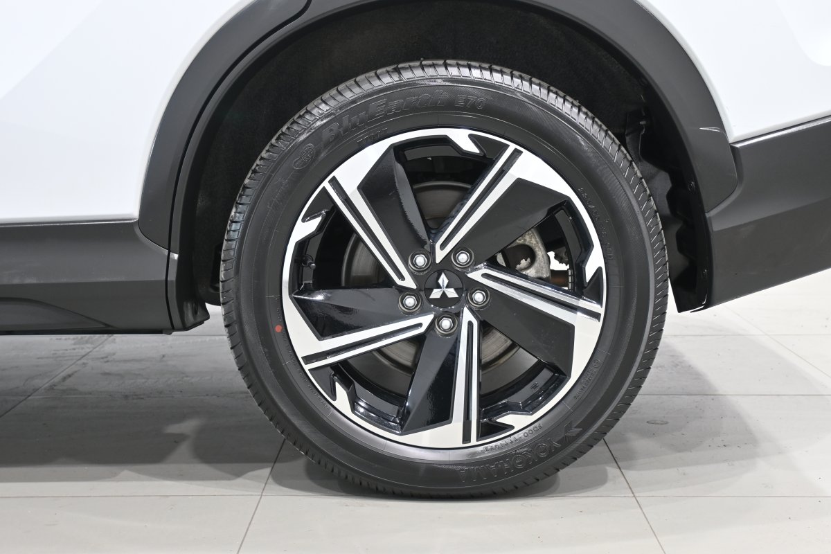 Foto Mitsubishi Eclipse Cross 32