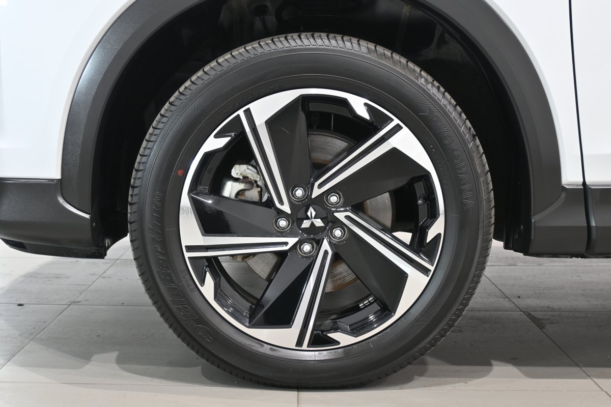 Foto Mitsubishi Eclipse Cross 31