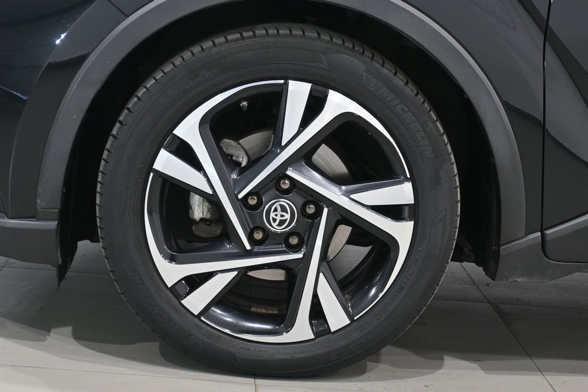 Foto Toyota C-HR 28