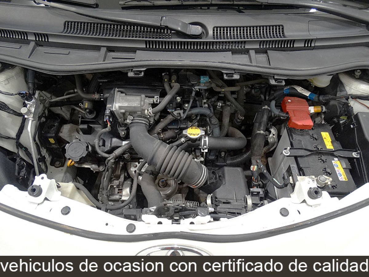 Foto Toyota iQ 11