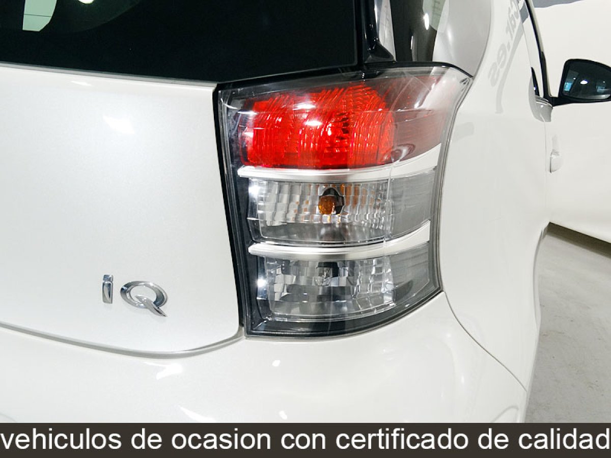 Foto Toyota iQ 13