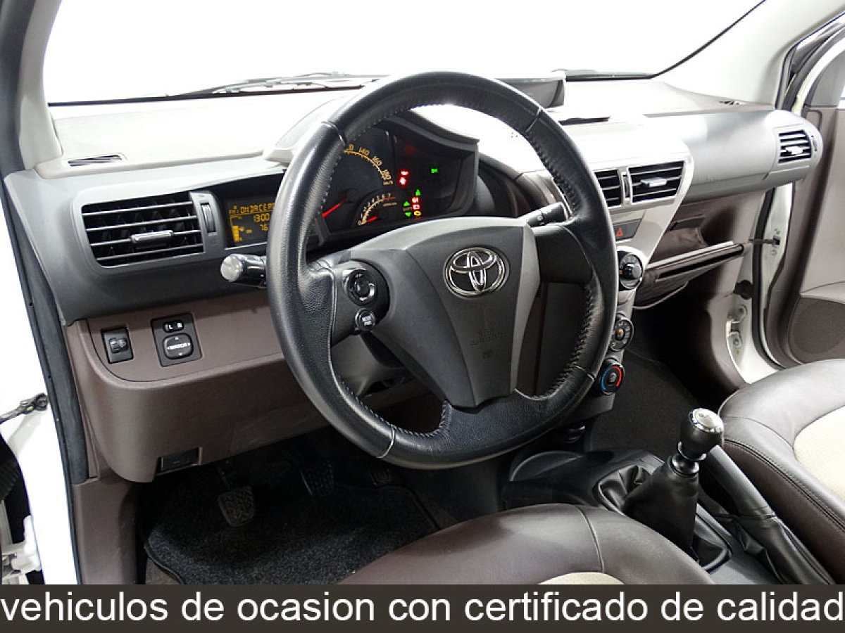 Foto Toyota iQ 18