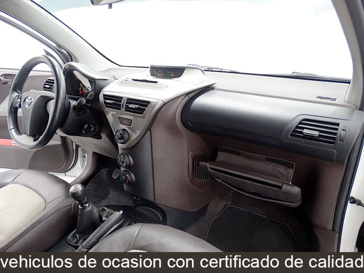 Foto Toyota iQ 19
