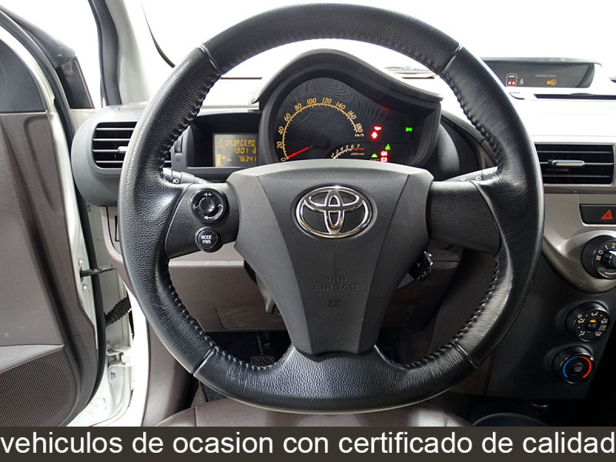 Foto Toyota iQ 21