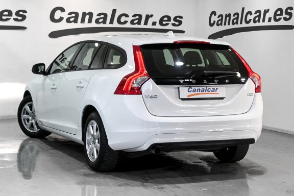 Foto de Volvo V60 D2 Kinetic Aut.