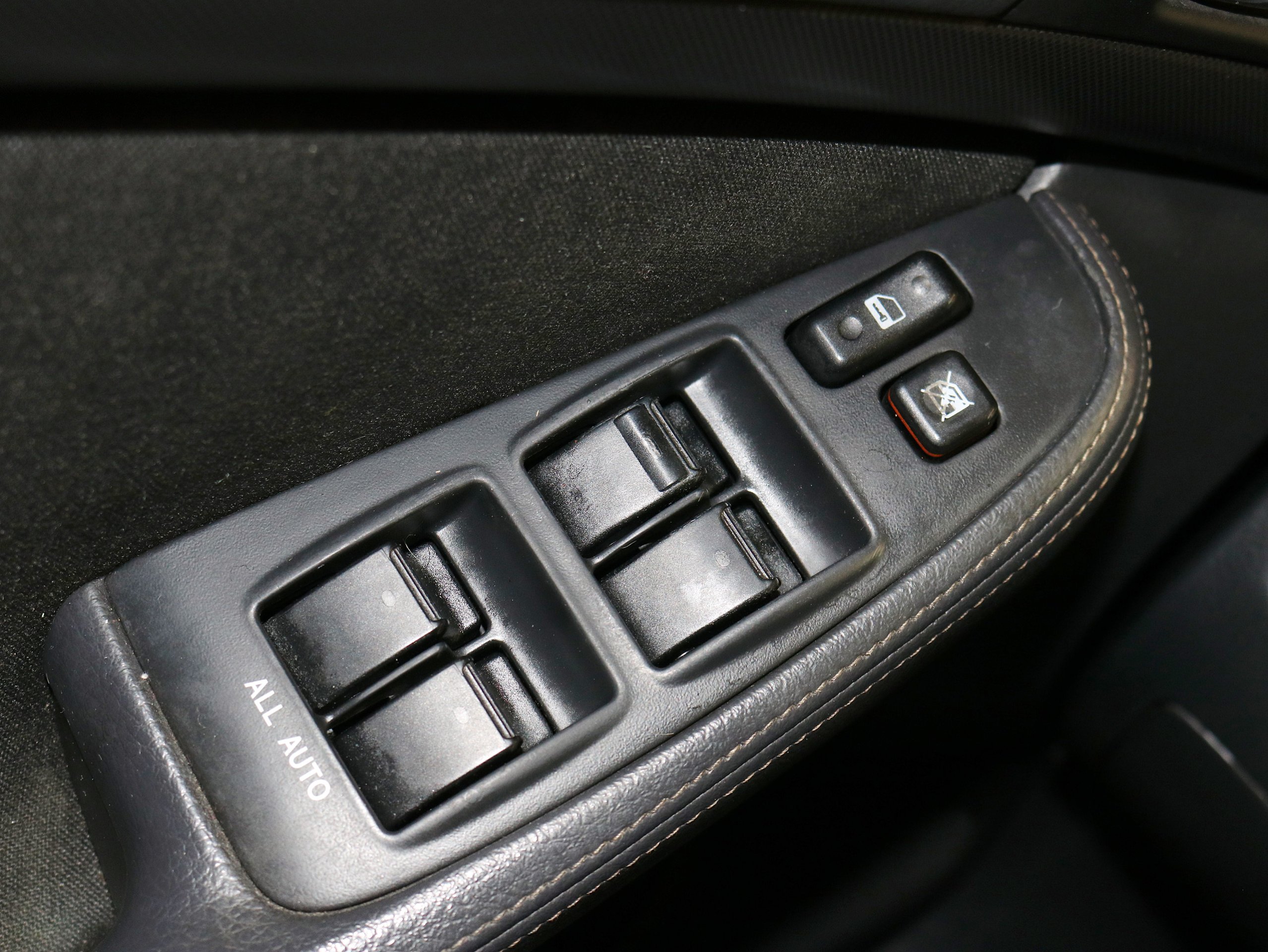 Foto Toyota Avensis 25