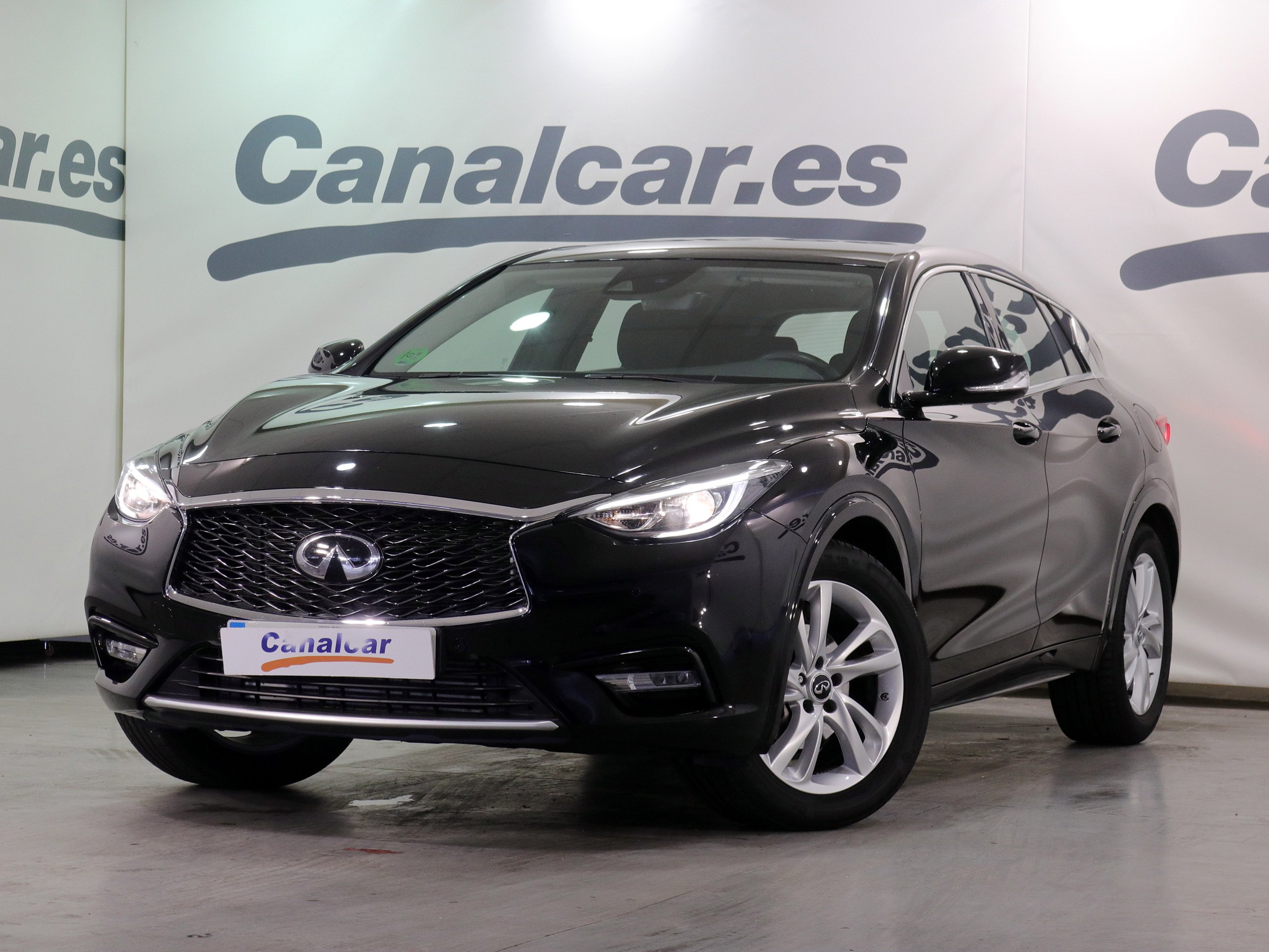 Foto Infiniti Q30 1