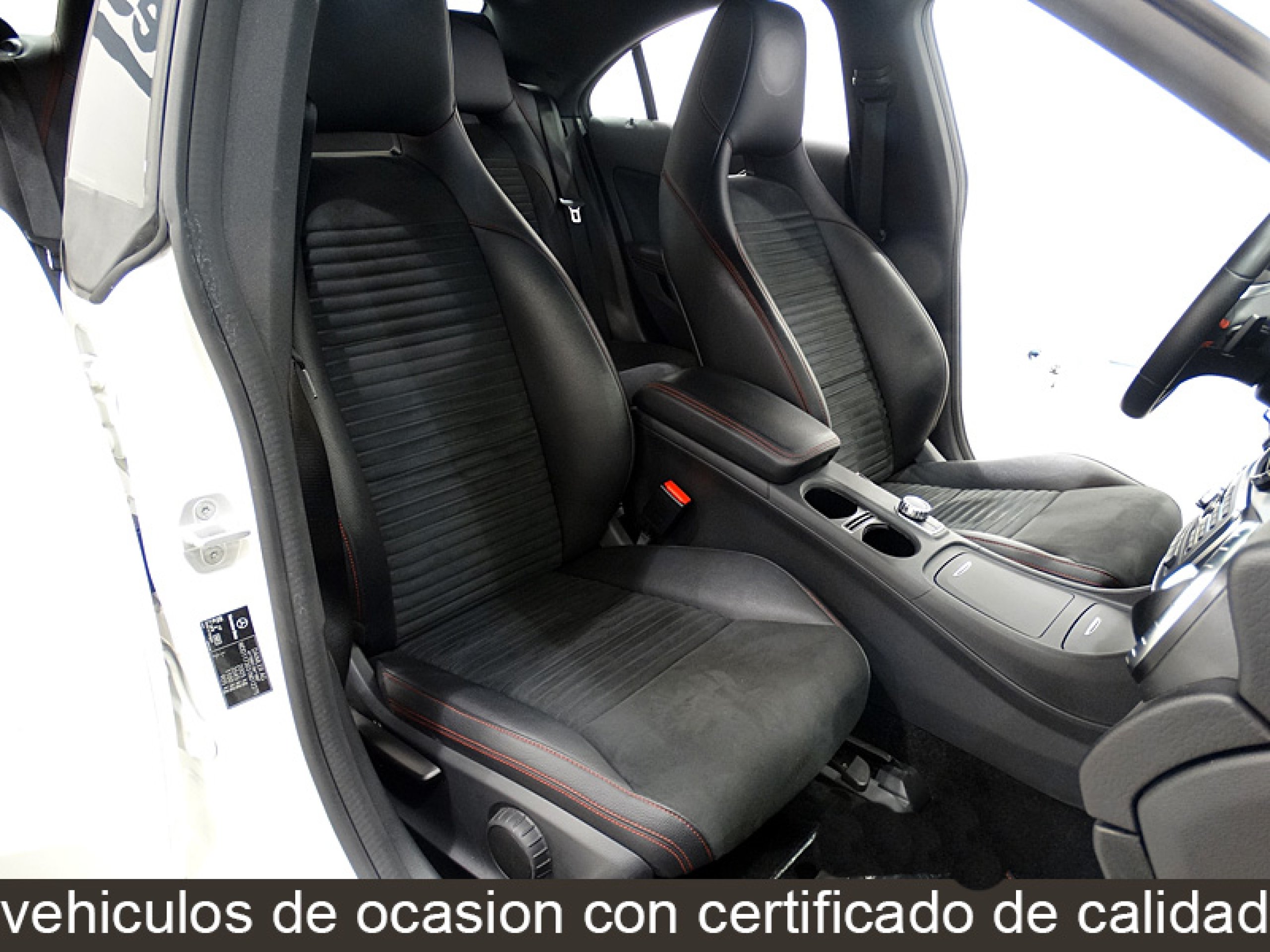 Foto Mercedes-Benz CLA 220 8