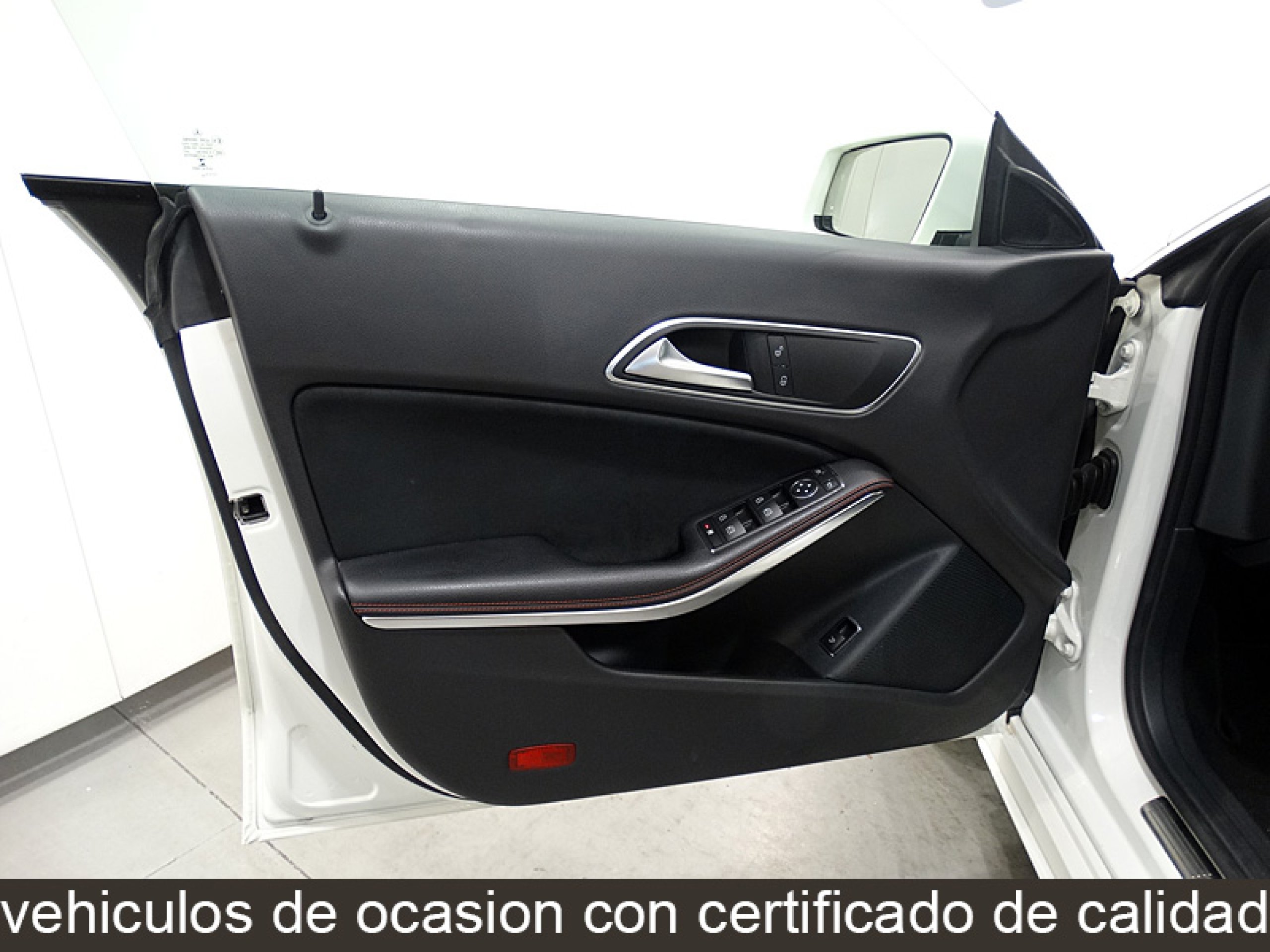 Foto Mercedes-Benz CLA 220 9