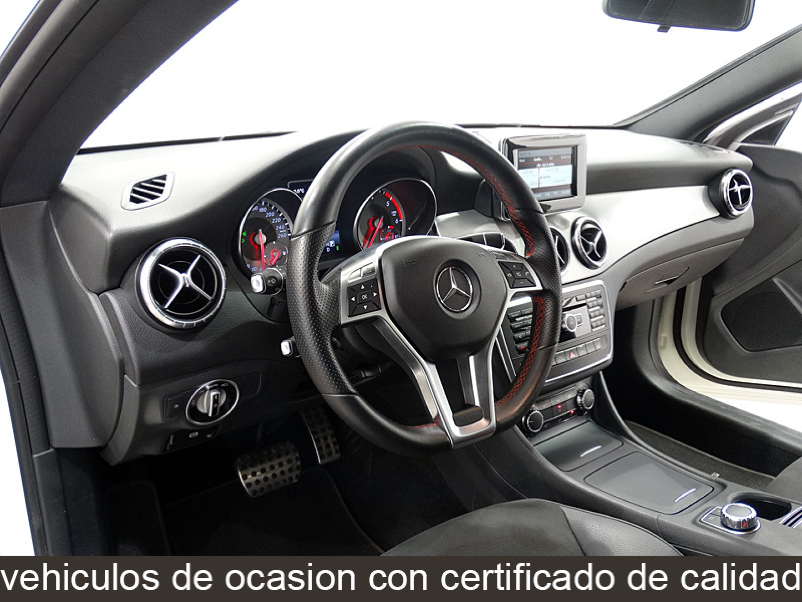 Foto Mercedes-Benz CLA 220 10