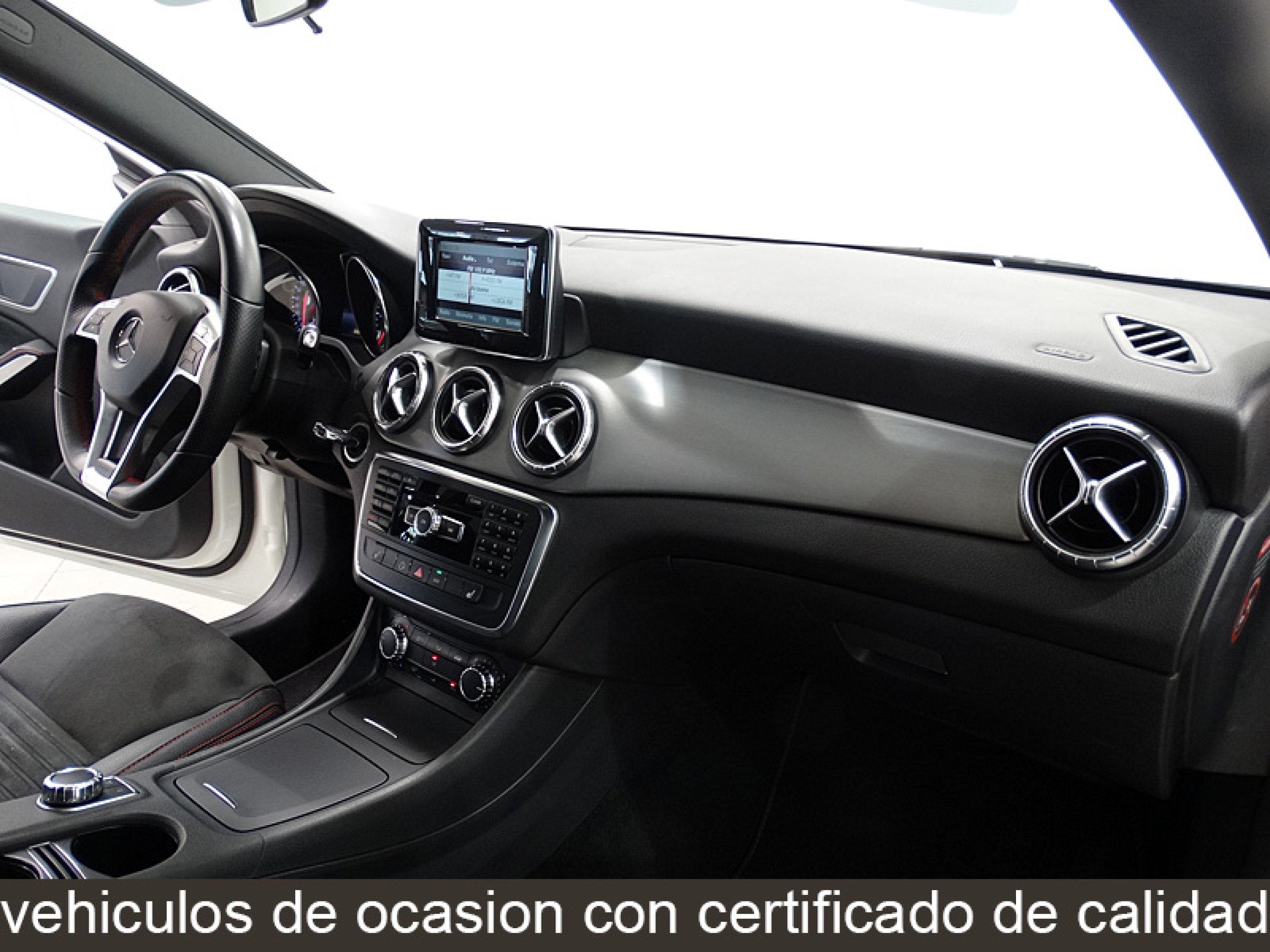 Foto Mercedes-Benz CLA 220 11