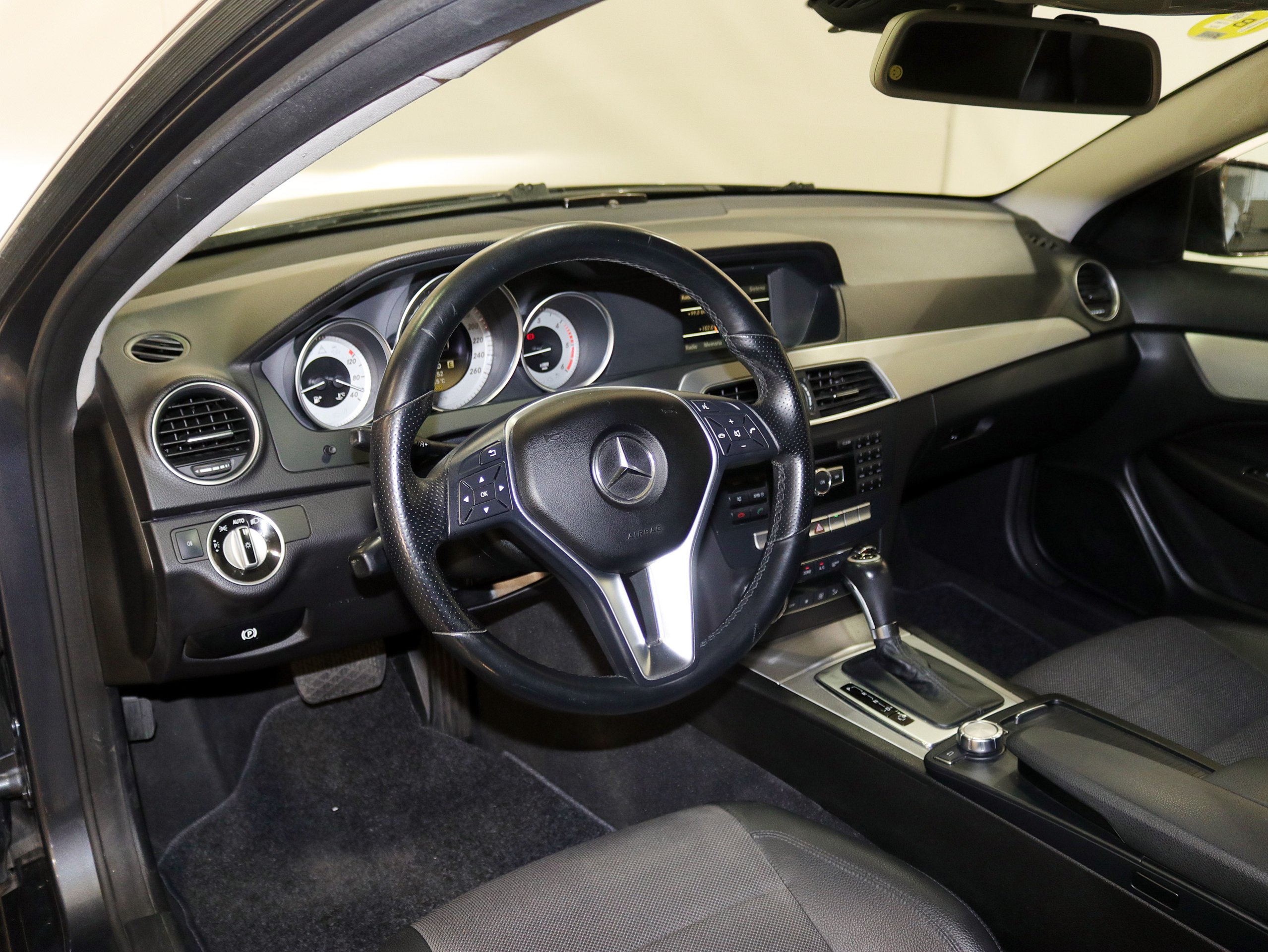Foto Mercedes-Benz C 220 22 Foto Mercedes-Benz C 220 22