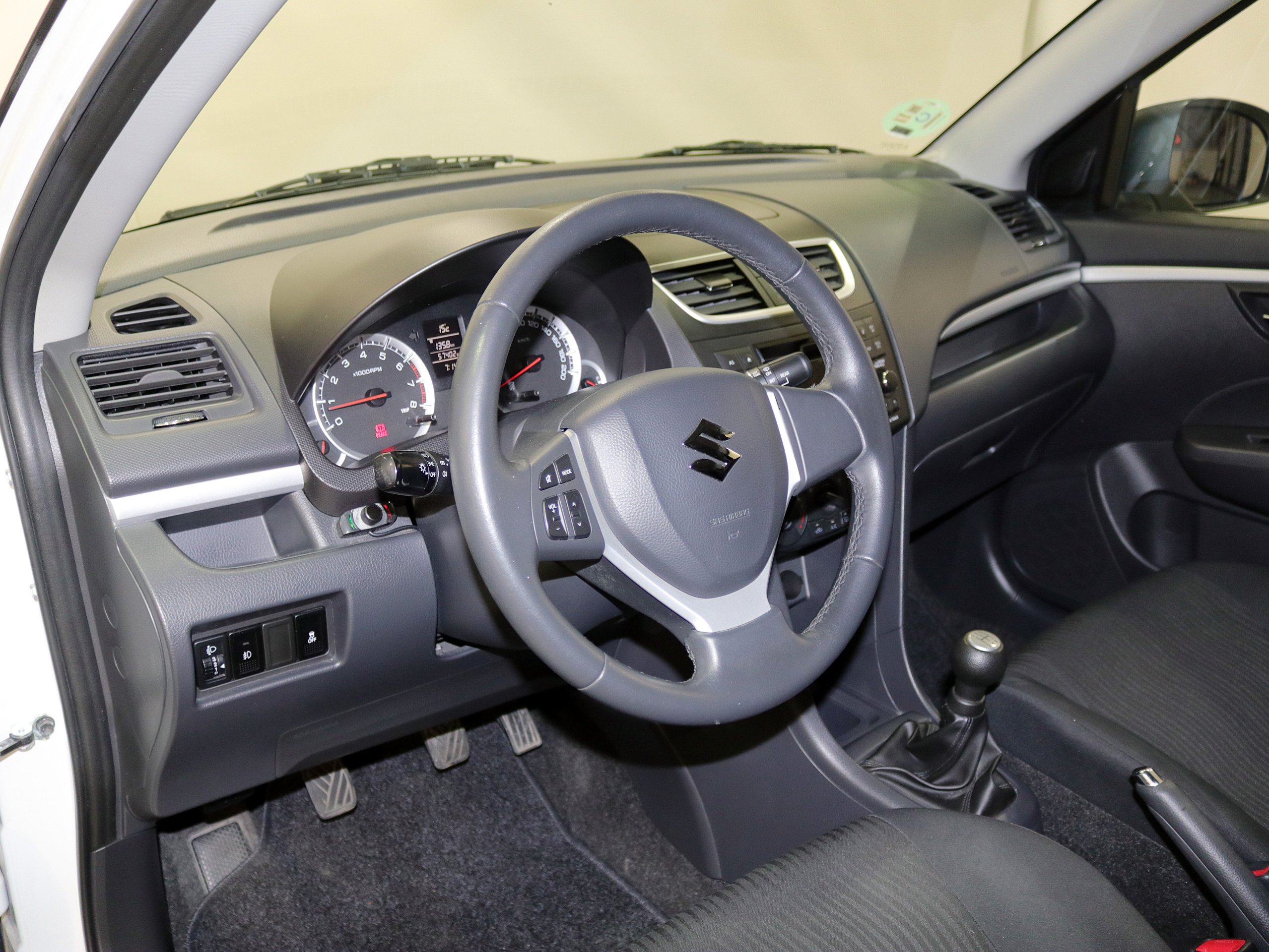 Foto Suzuki Swift 18