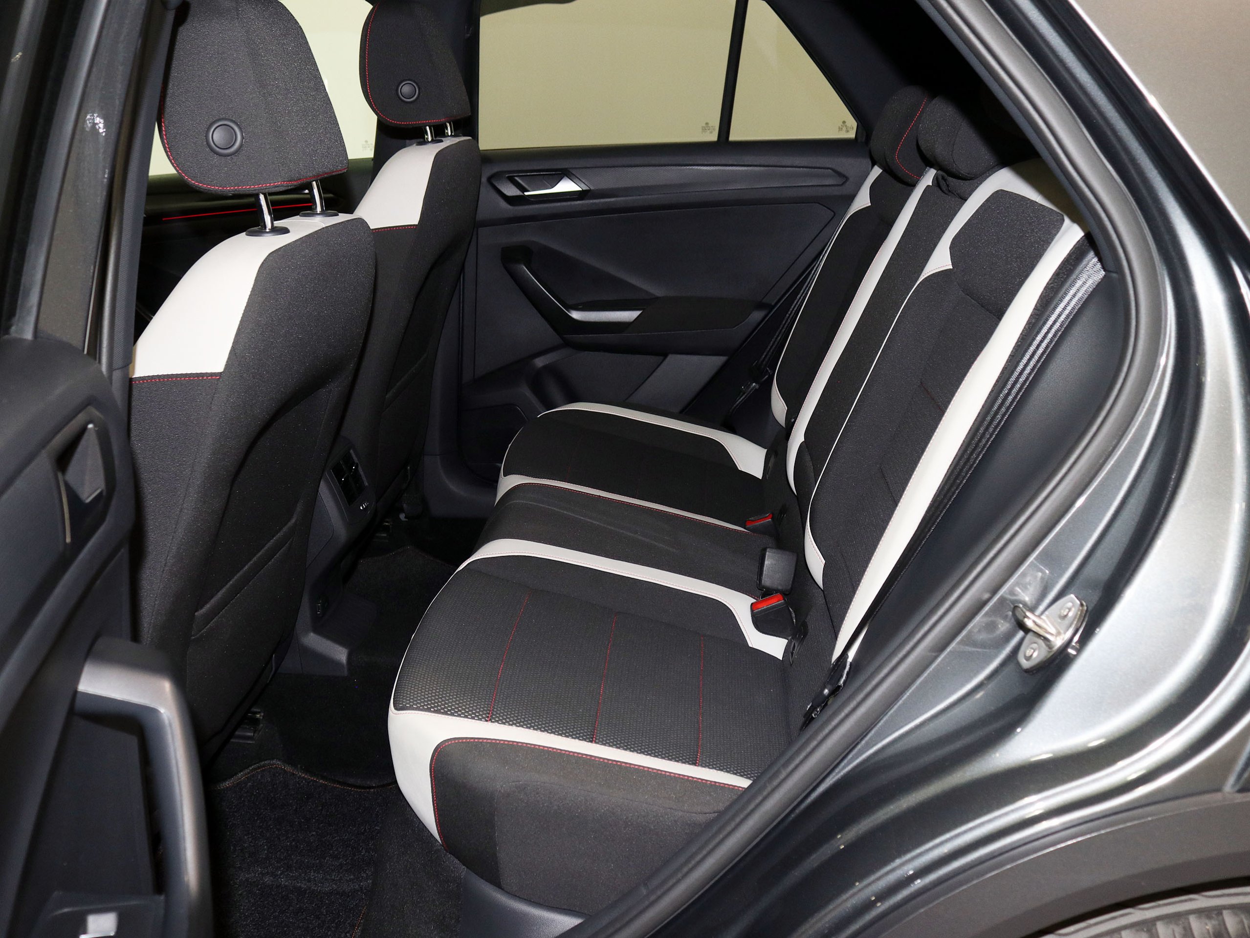 Foto Volkswagen T-Roc 12