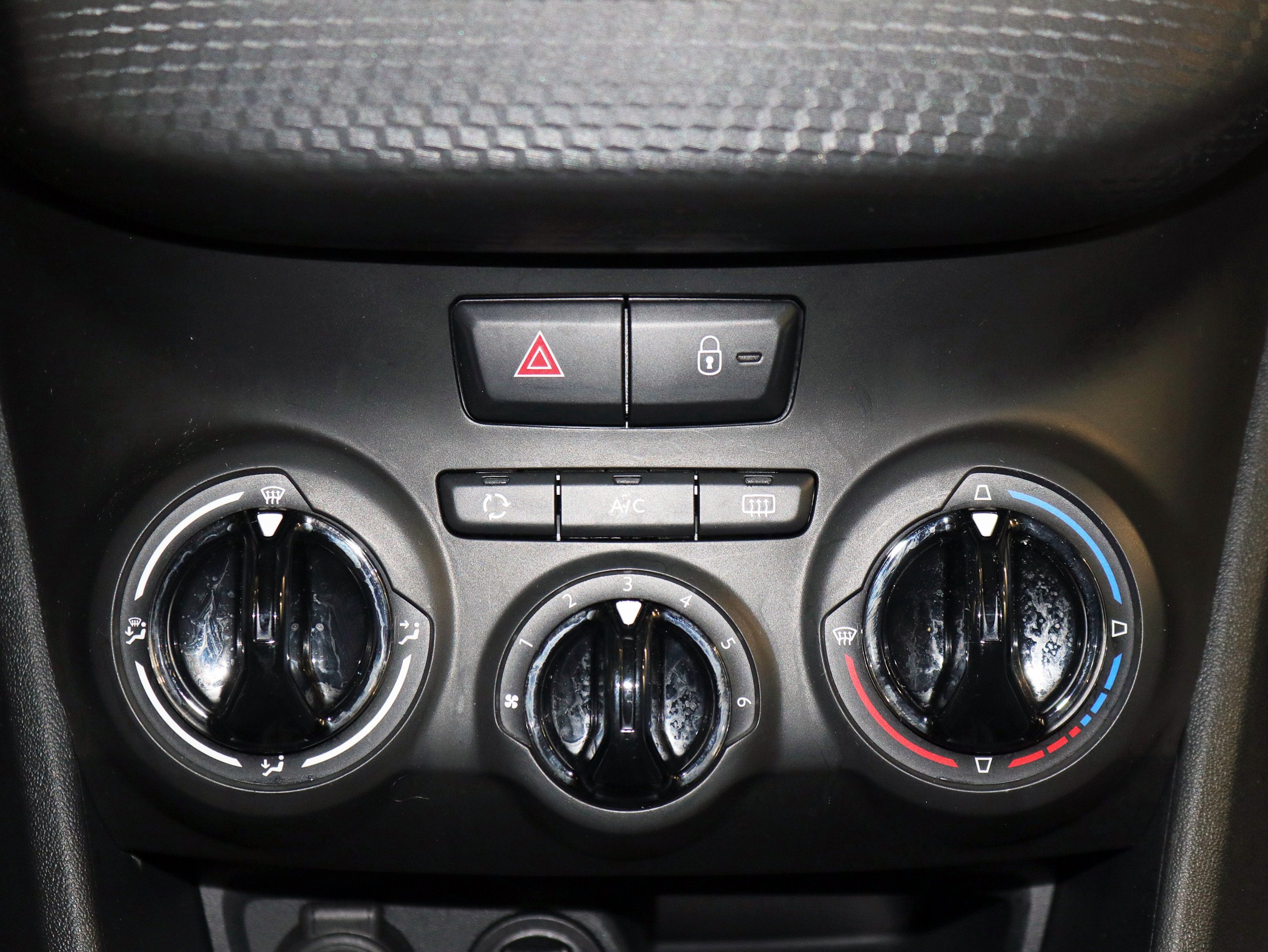 Foto Peugeot 208 30