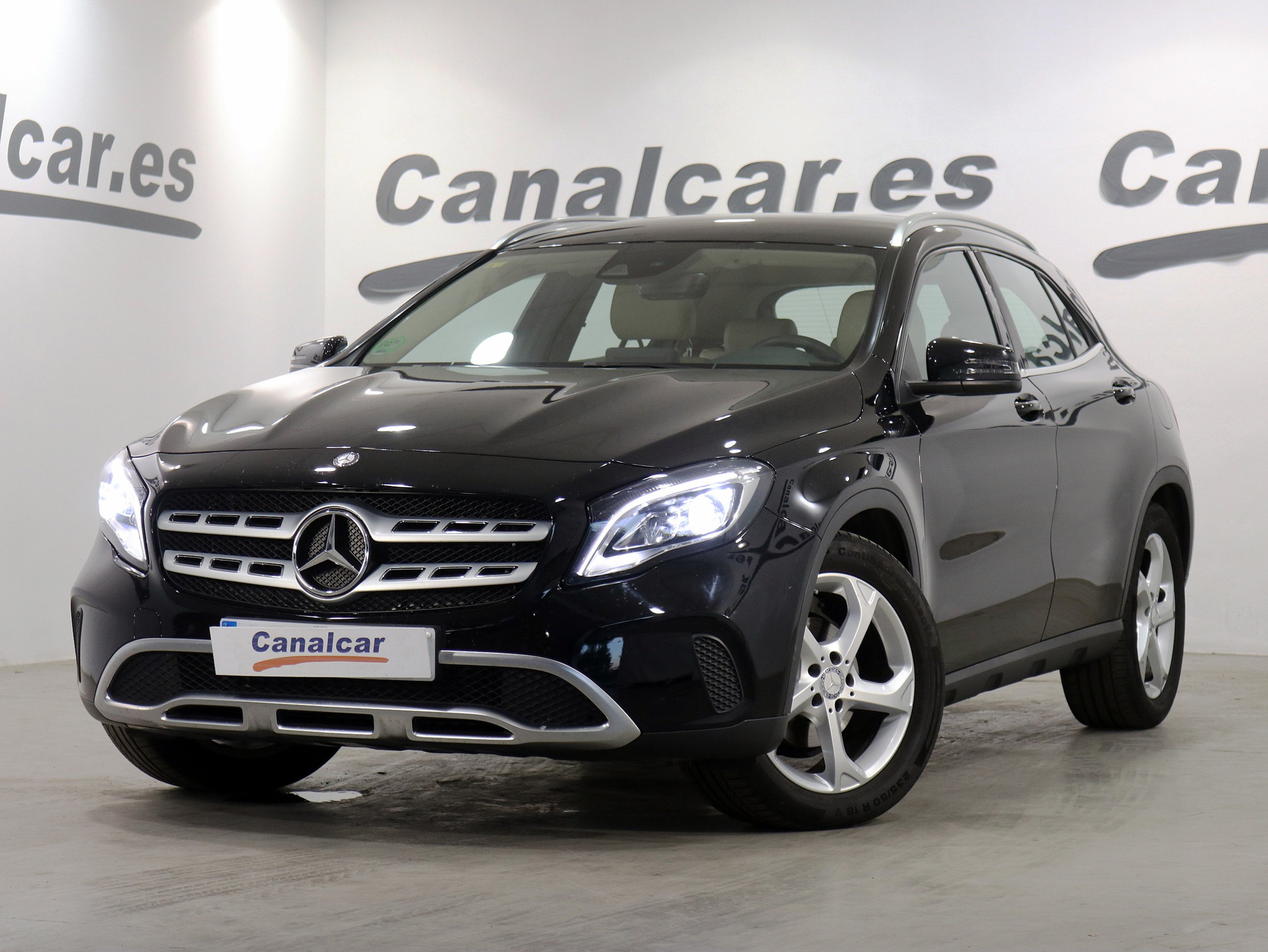 Foto Mercedes-Benz GLA 200 1
