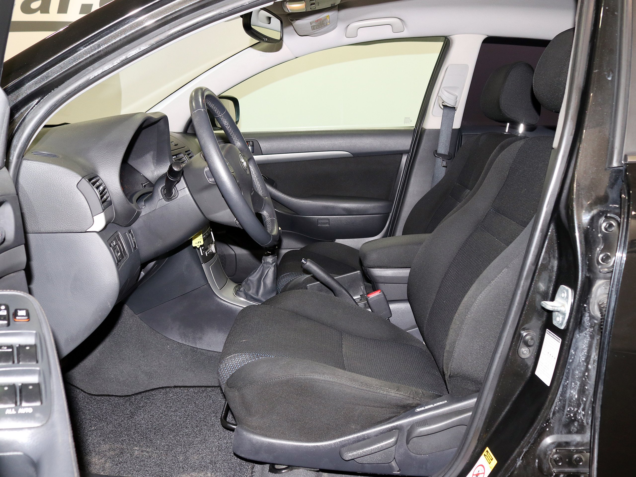 Foto Toyota Avensis 13