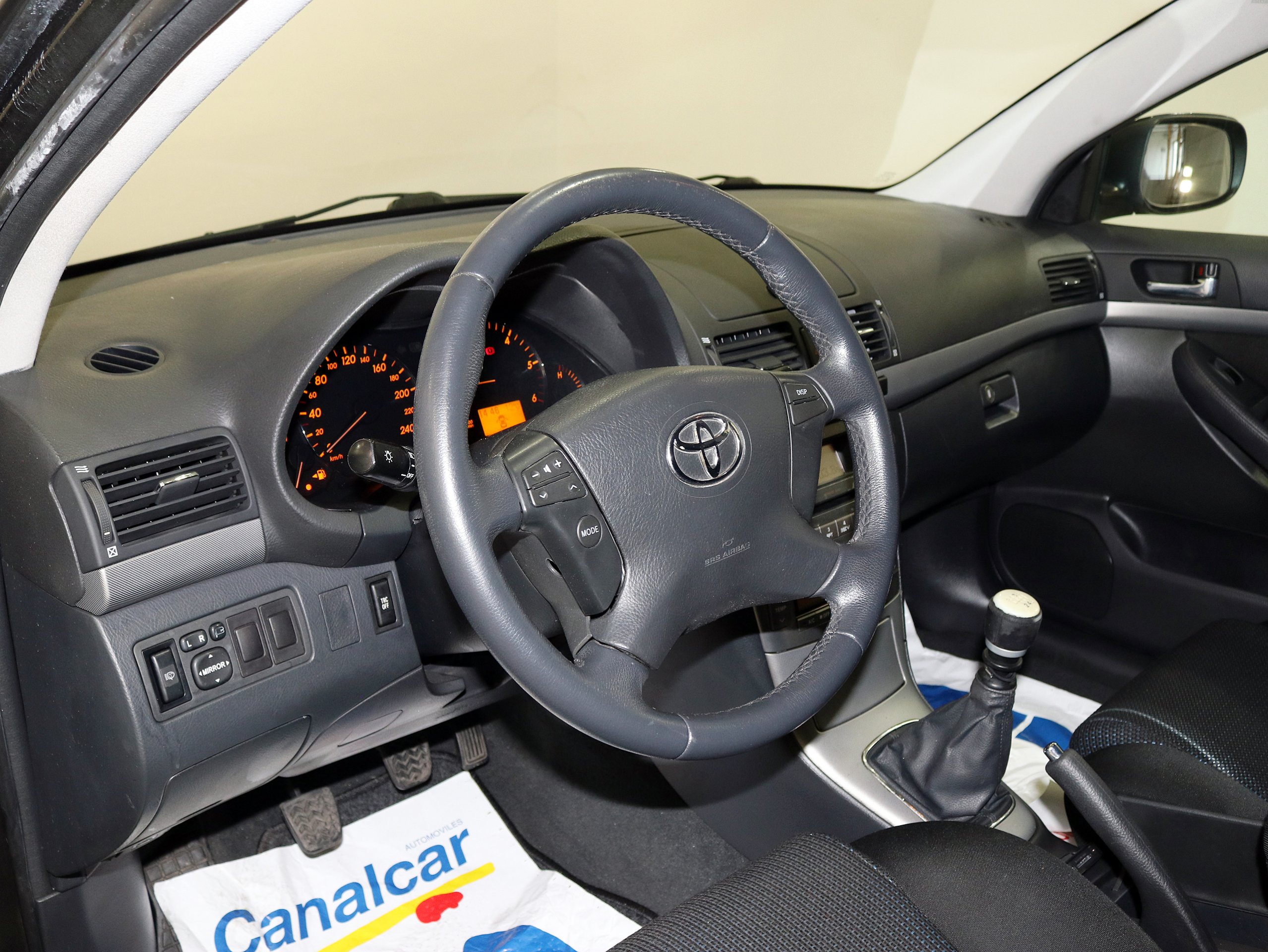 Foto Toyota Avensis 16