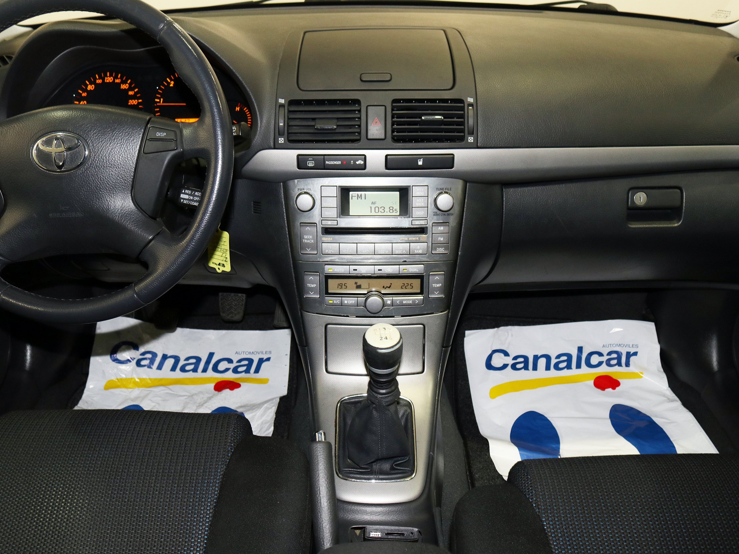 Foto Toyota Avensis 19