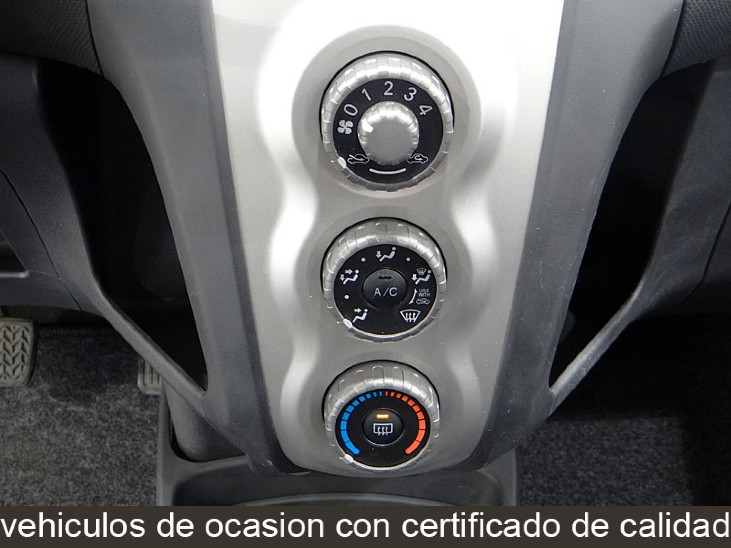 Foto Toyota Yaris 16