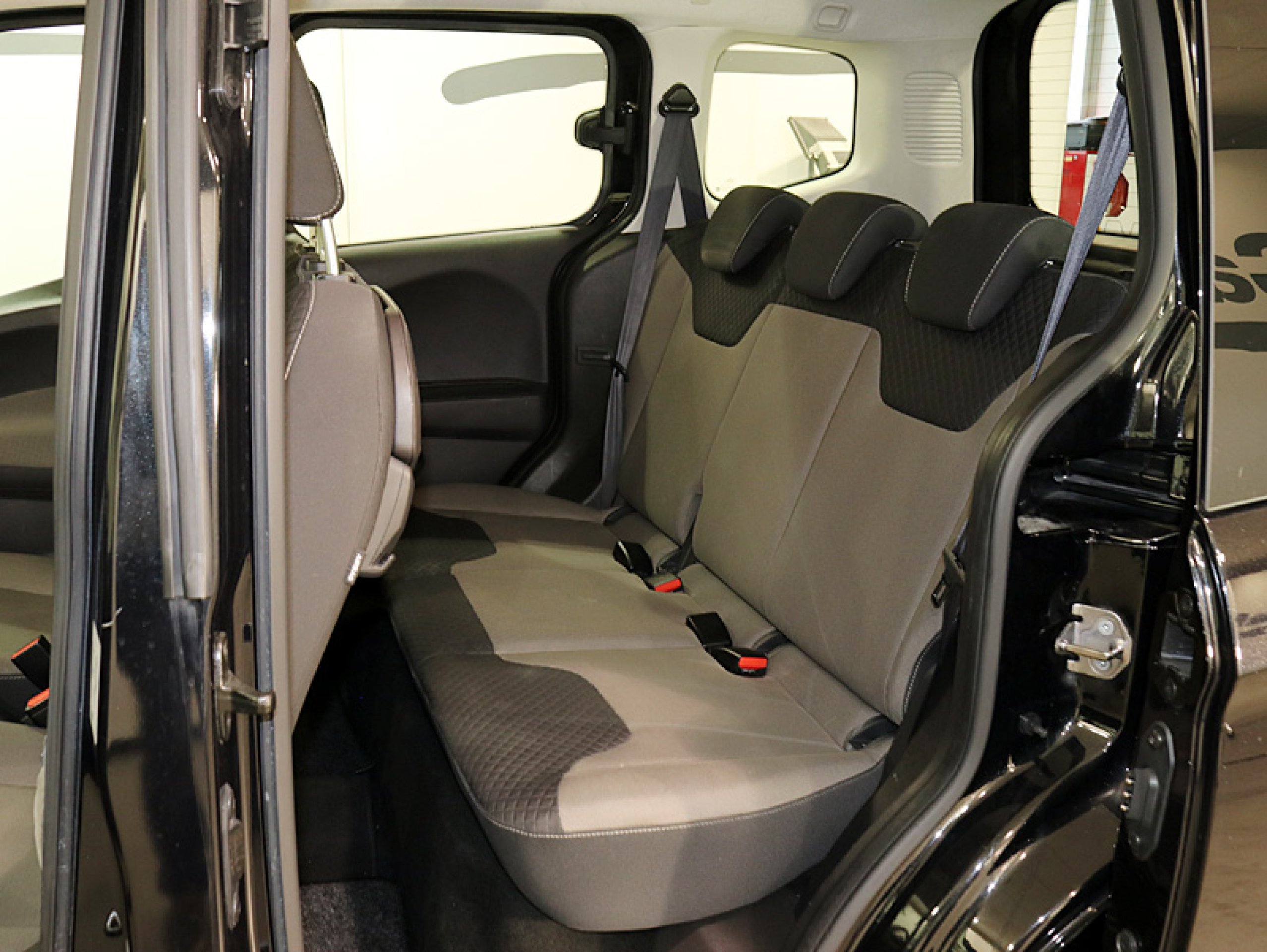 Foto Ford Tourneo 16