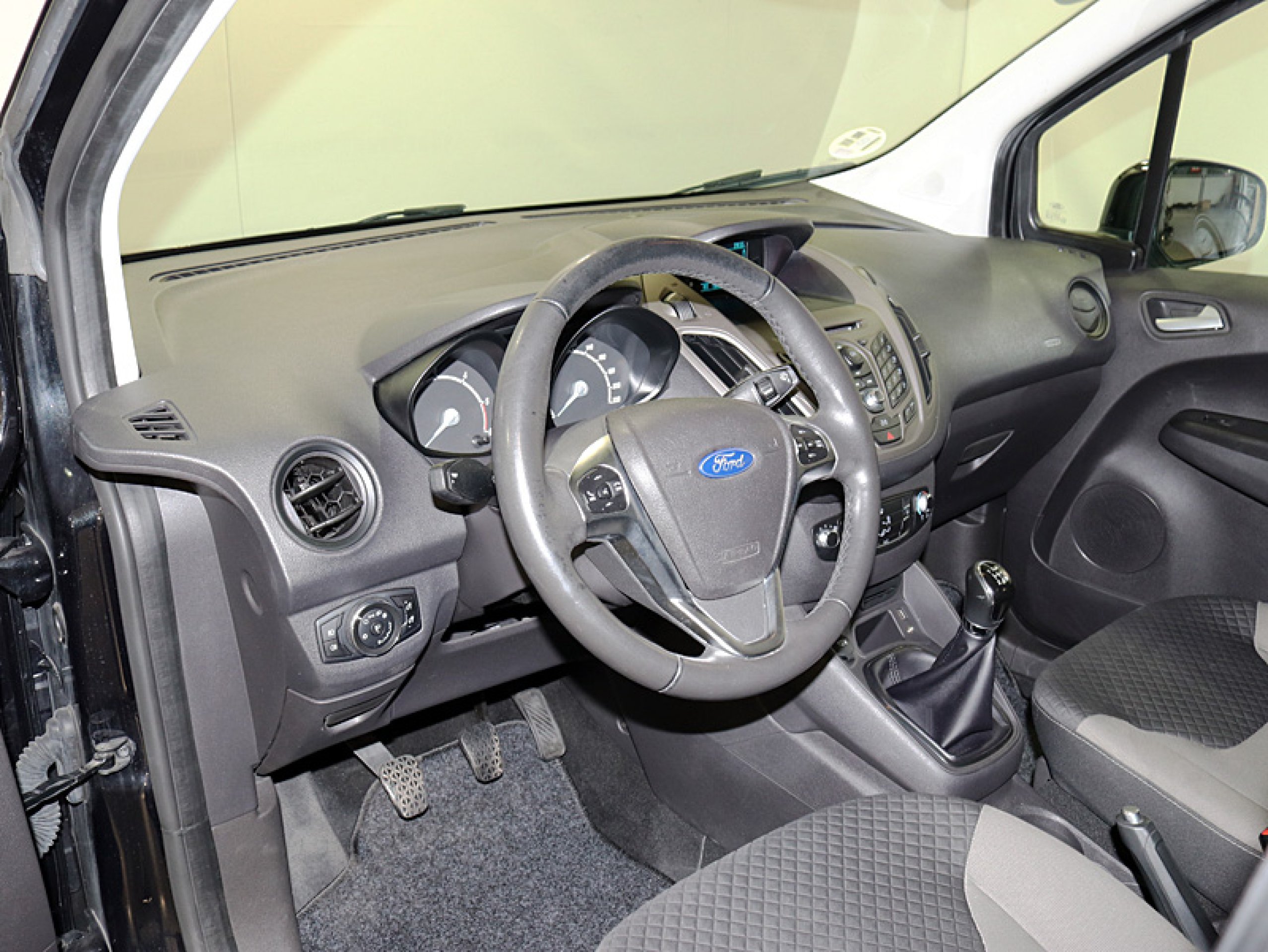 Foto Ford Tourneo 18