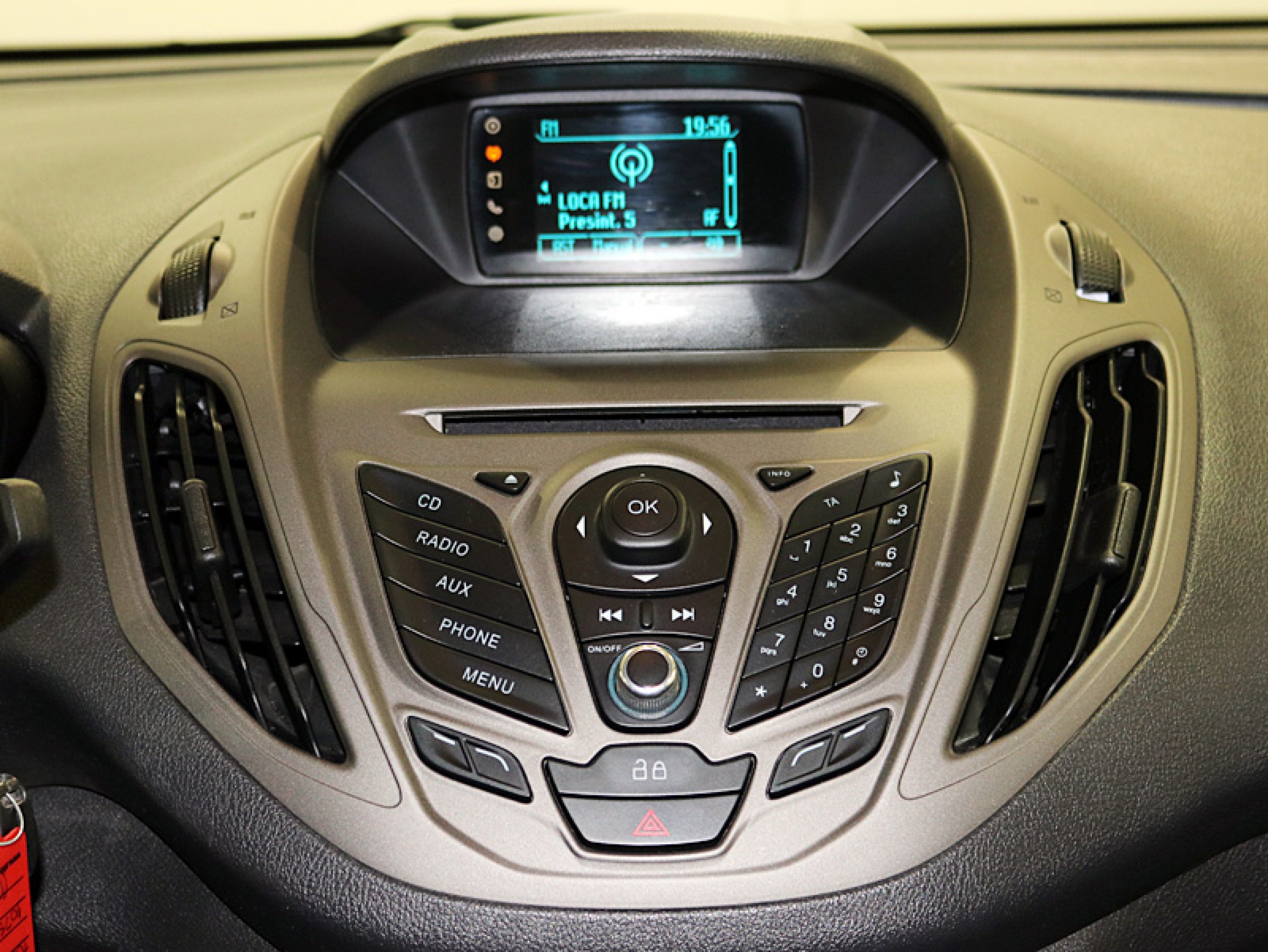 Foto Ford Tourneo 23
