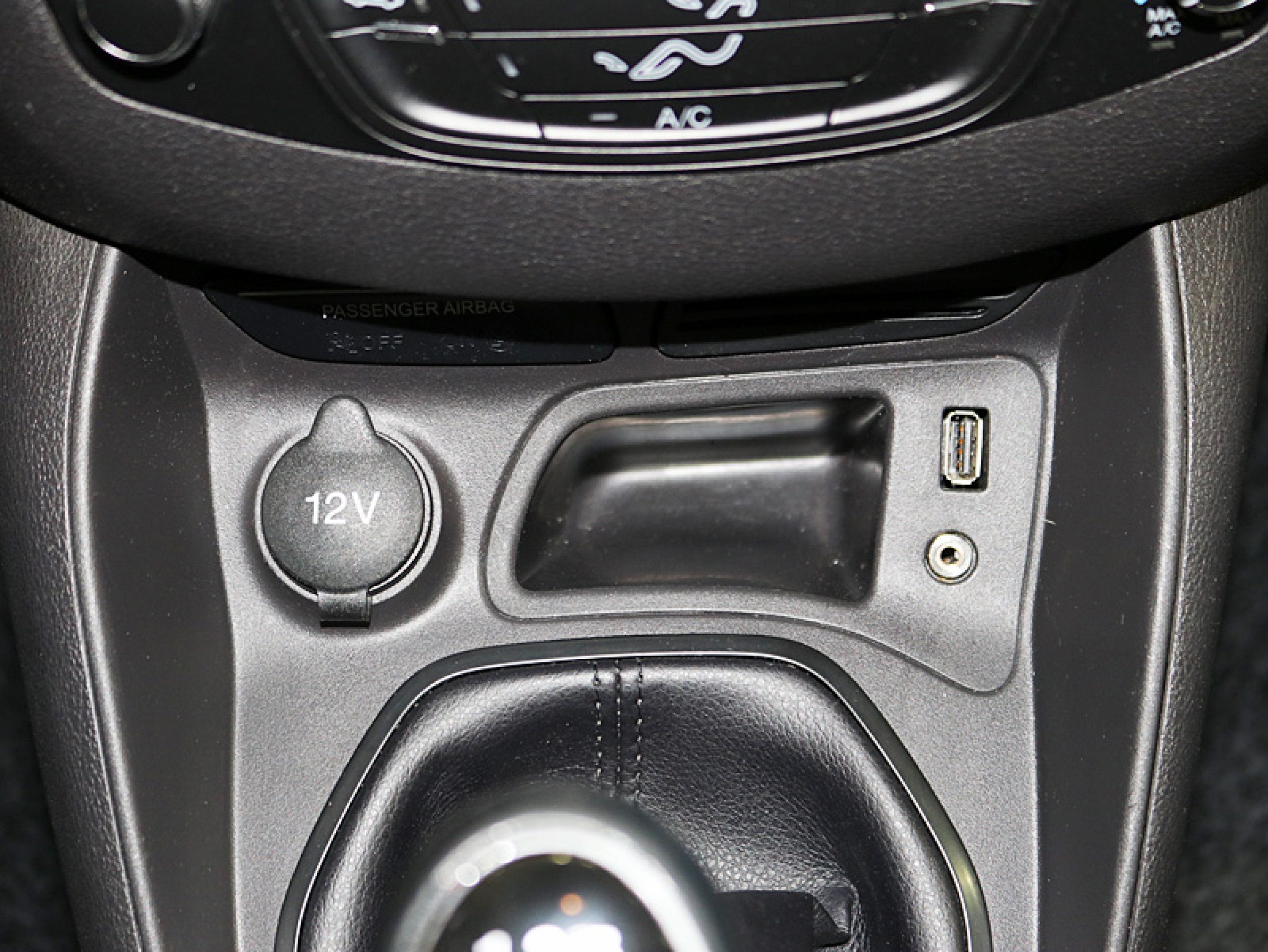 Foto Ford Tourneo 25
