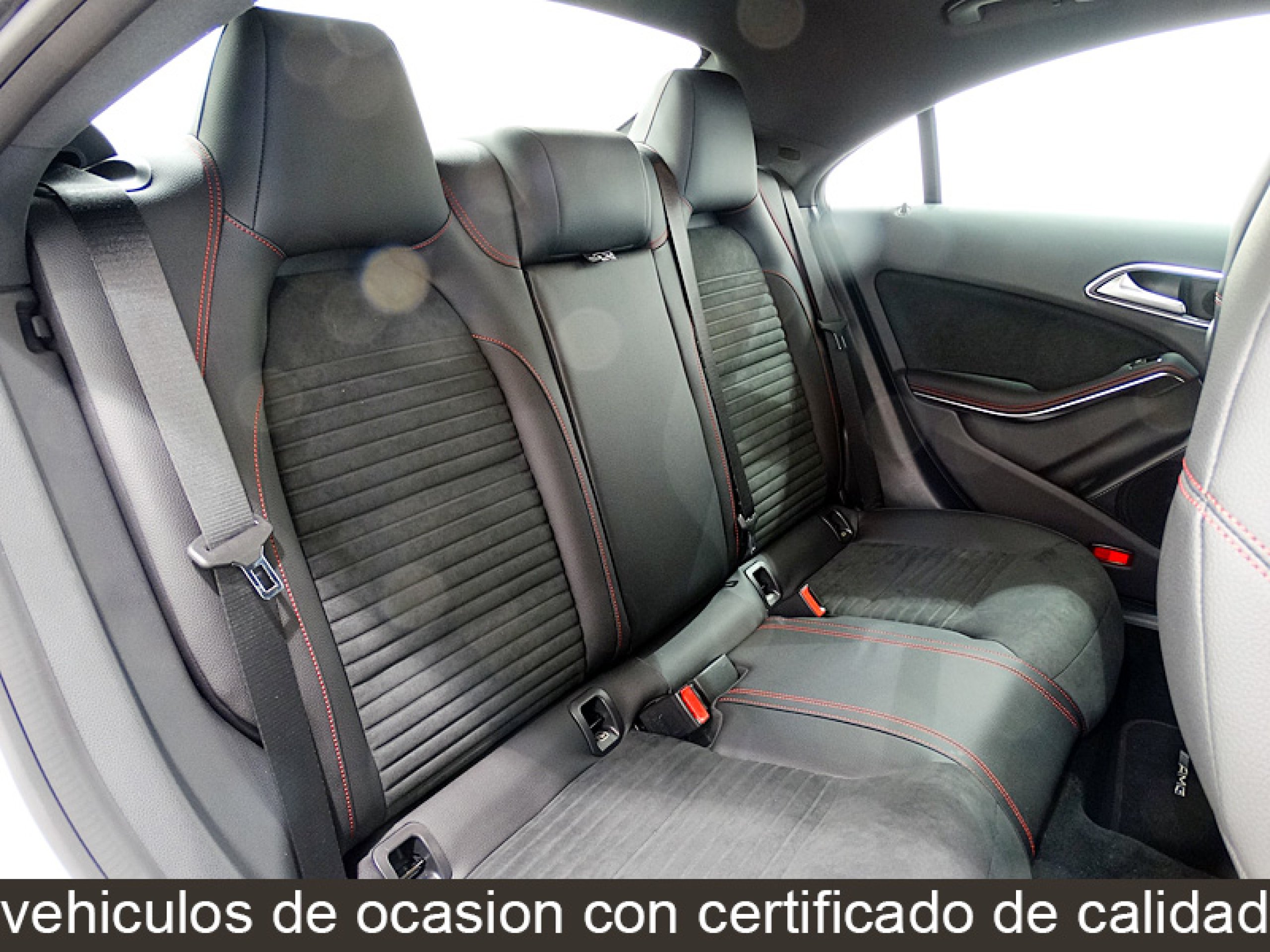 Foto Mercedes-Benz CLA 200 23