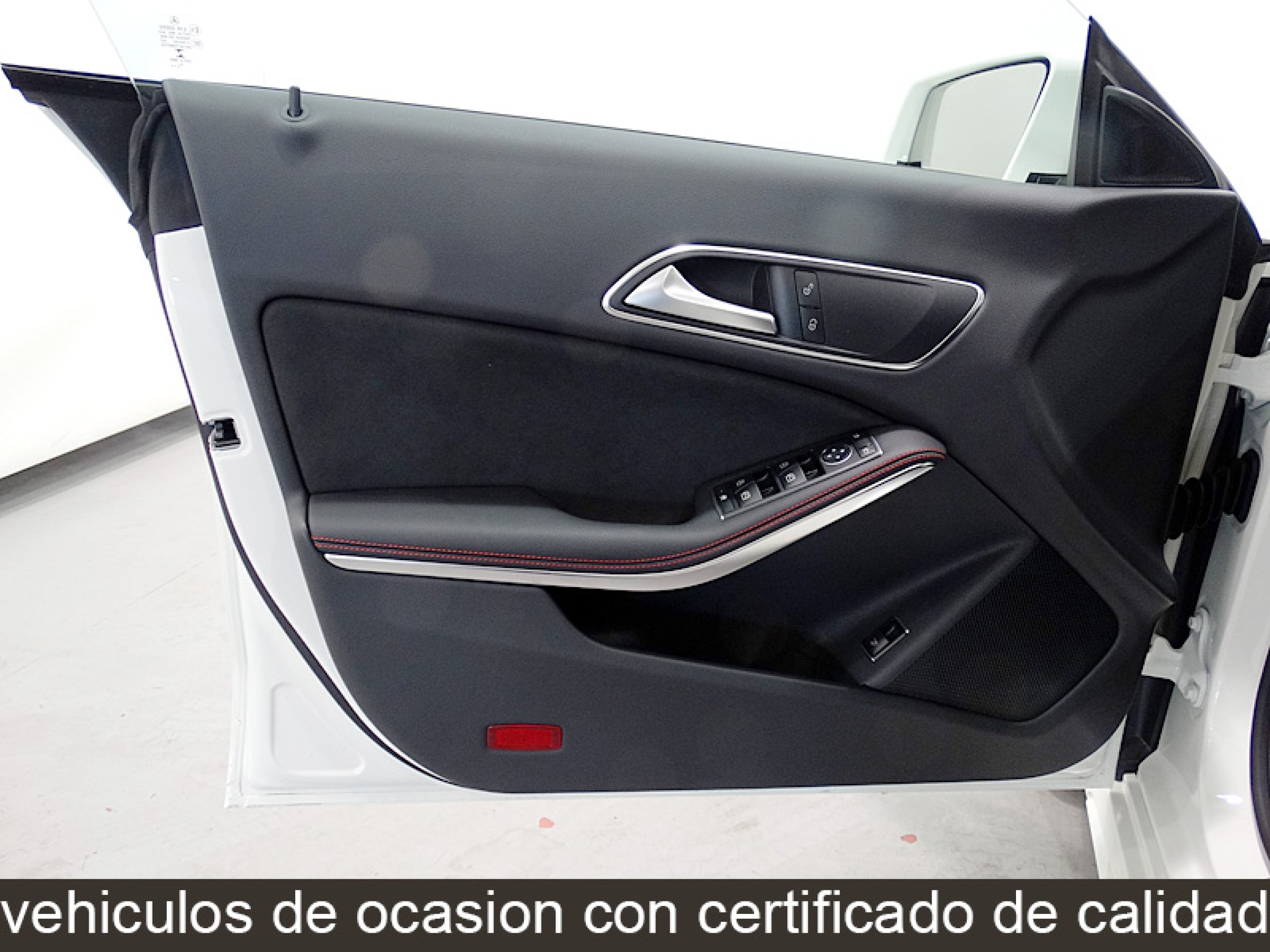 Foto Mercedes-Benz CLA 200 24
