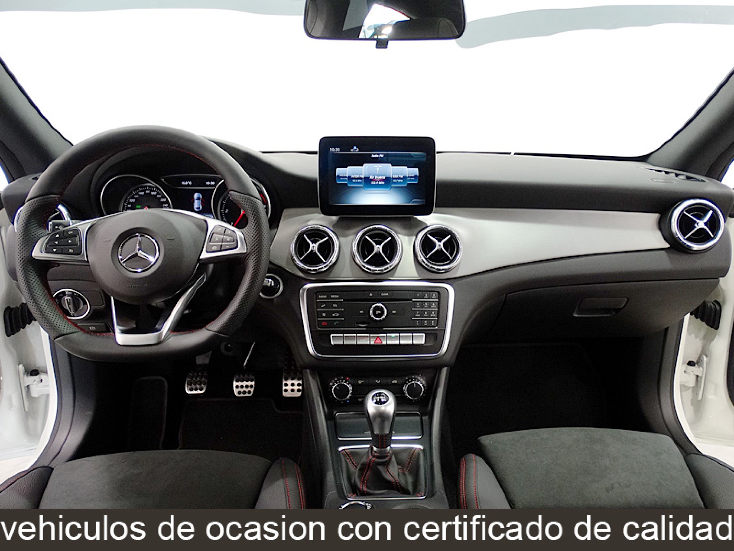 Foto Mercedes-Benz CLA 200 27