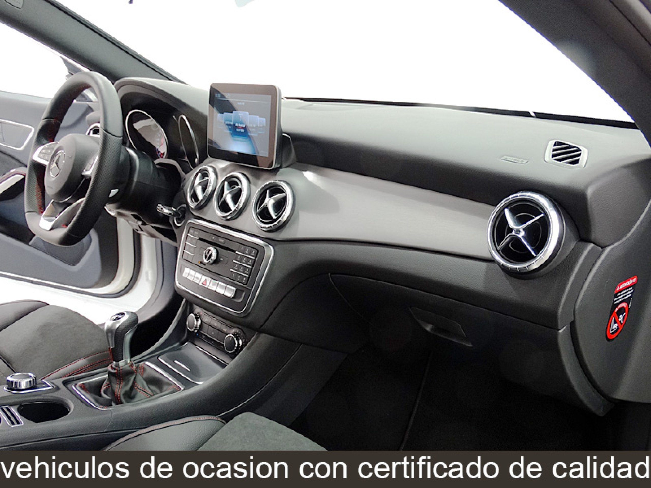 Foto Mercedes-Benz CLA 200 28