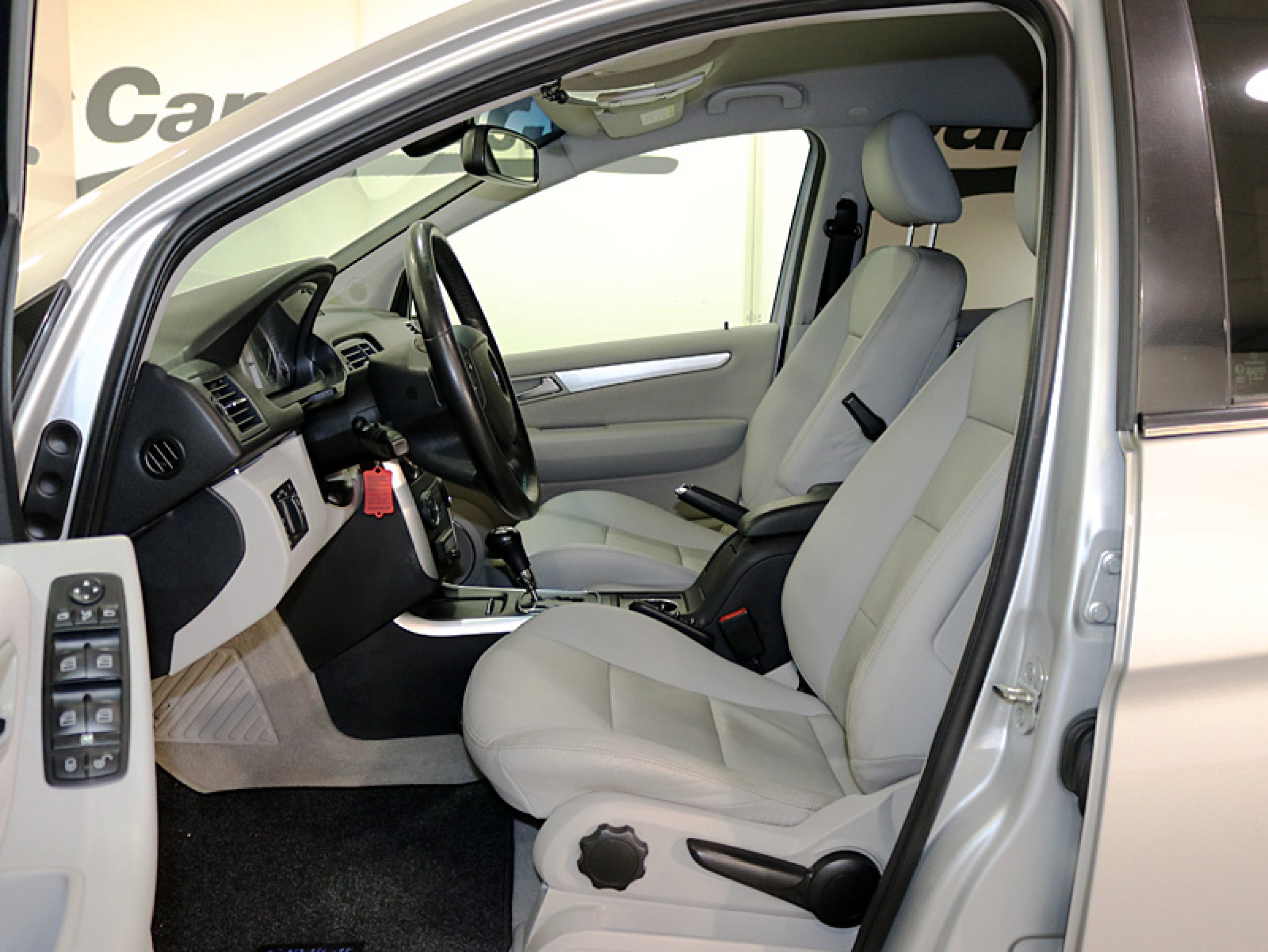Foto Mercedes-Benz B 200 11