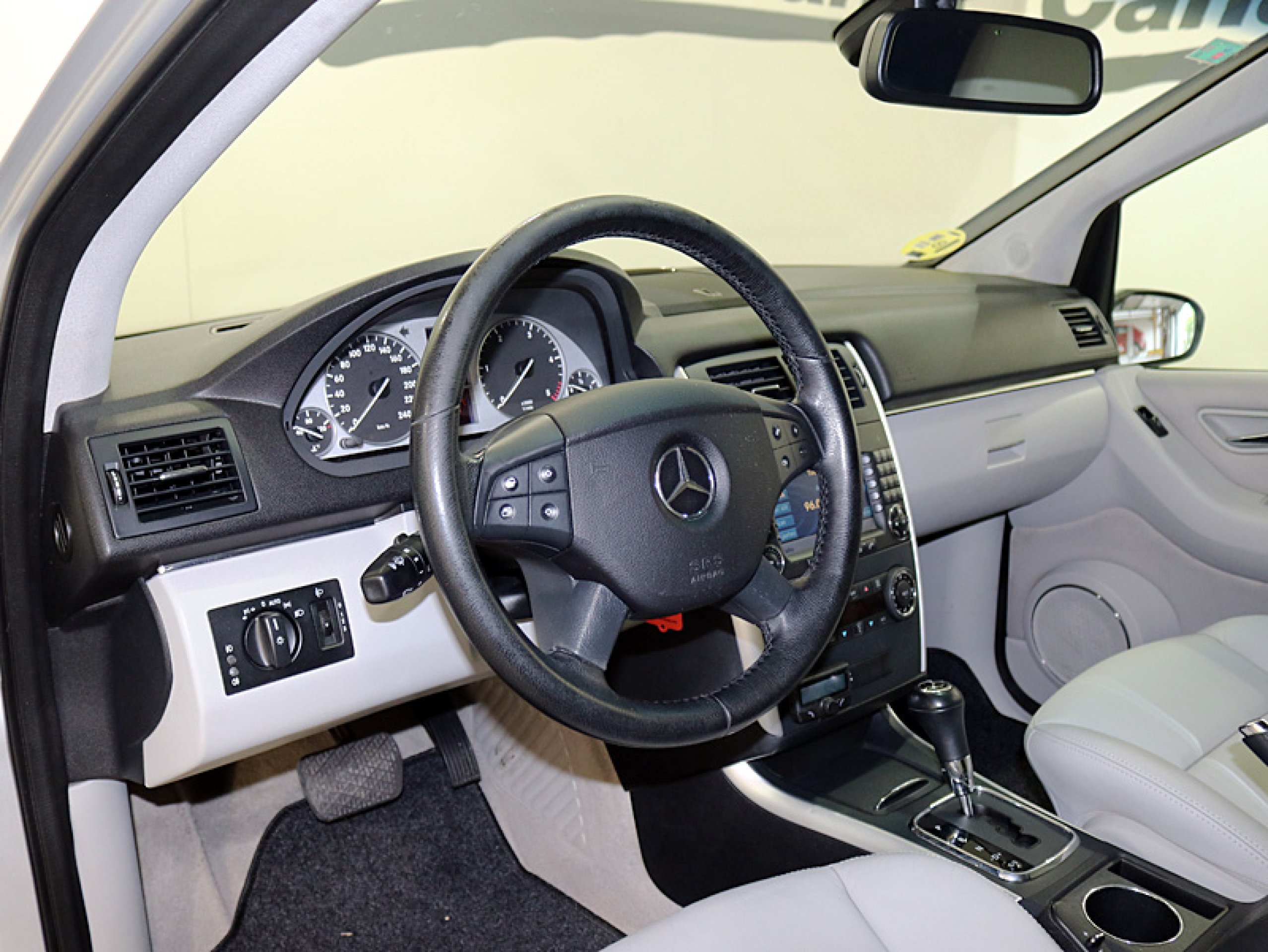 Foto Mercedes-Benz B 200 14