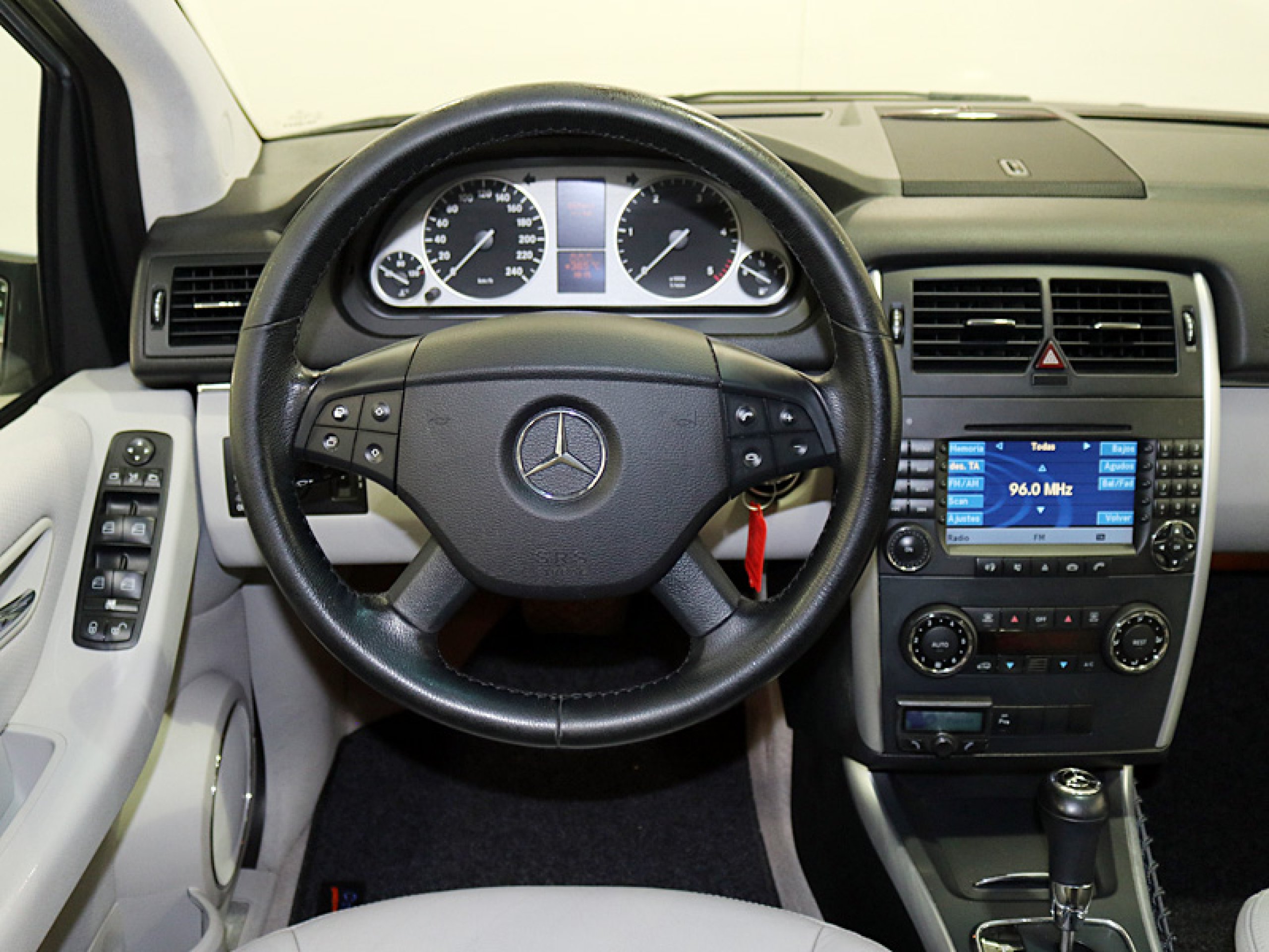 Foto Mercedes-Benz B 200 16