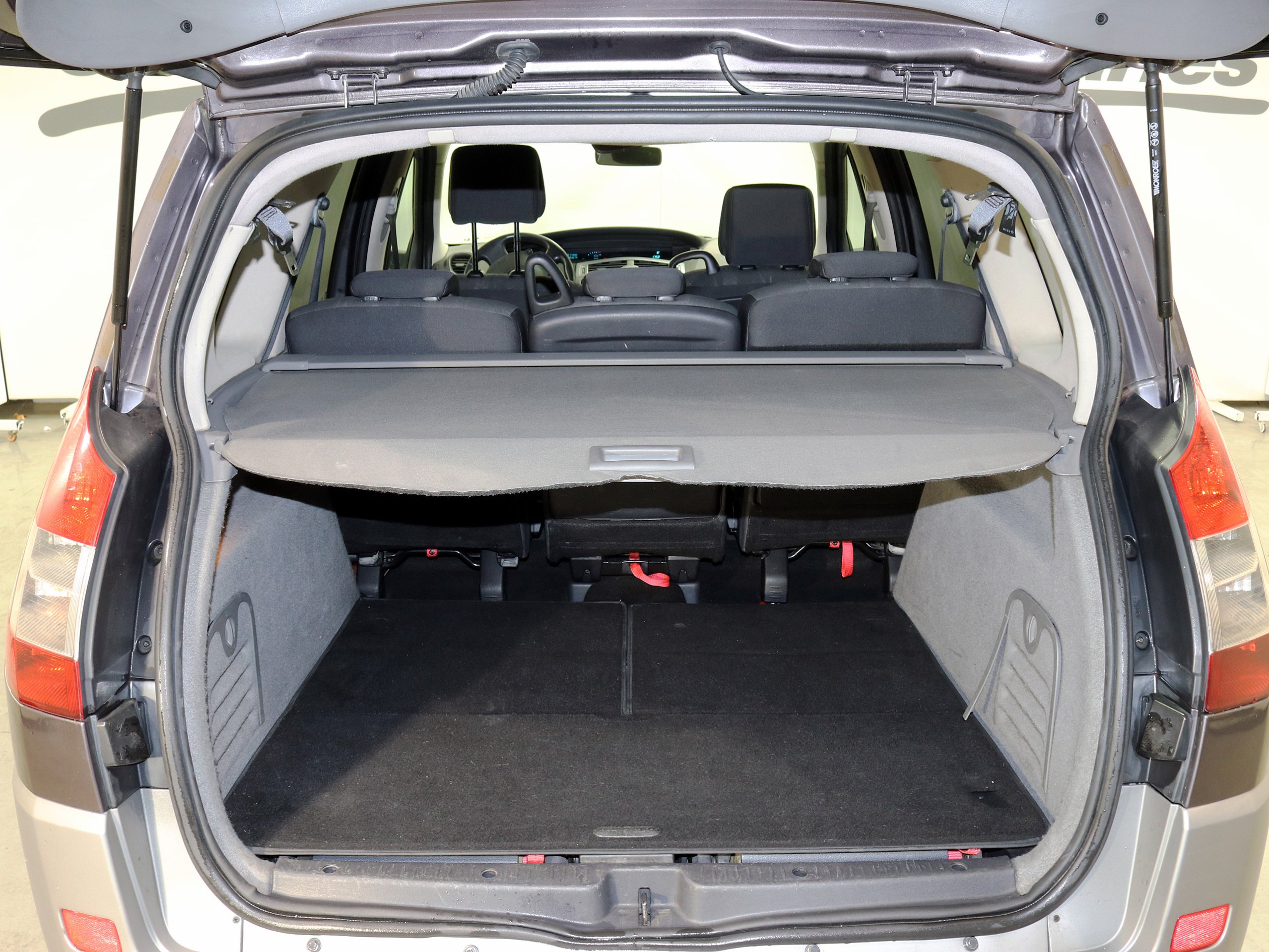 Foto Renault Grand Scenic 9 Foto Renault Grand Scenic 9