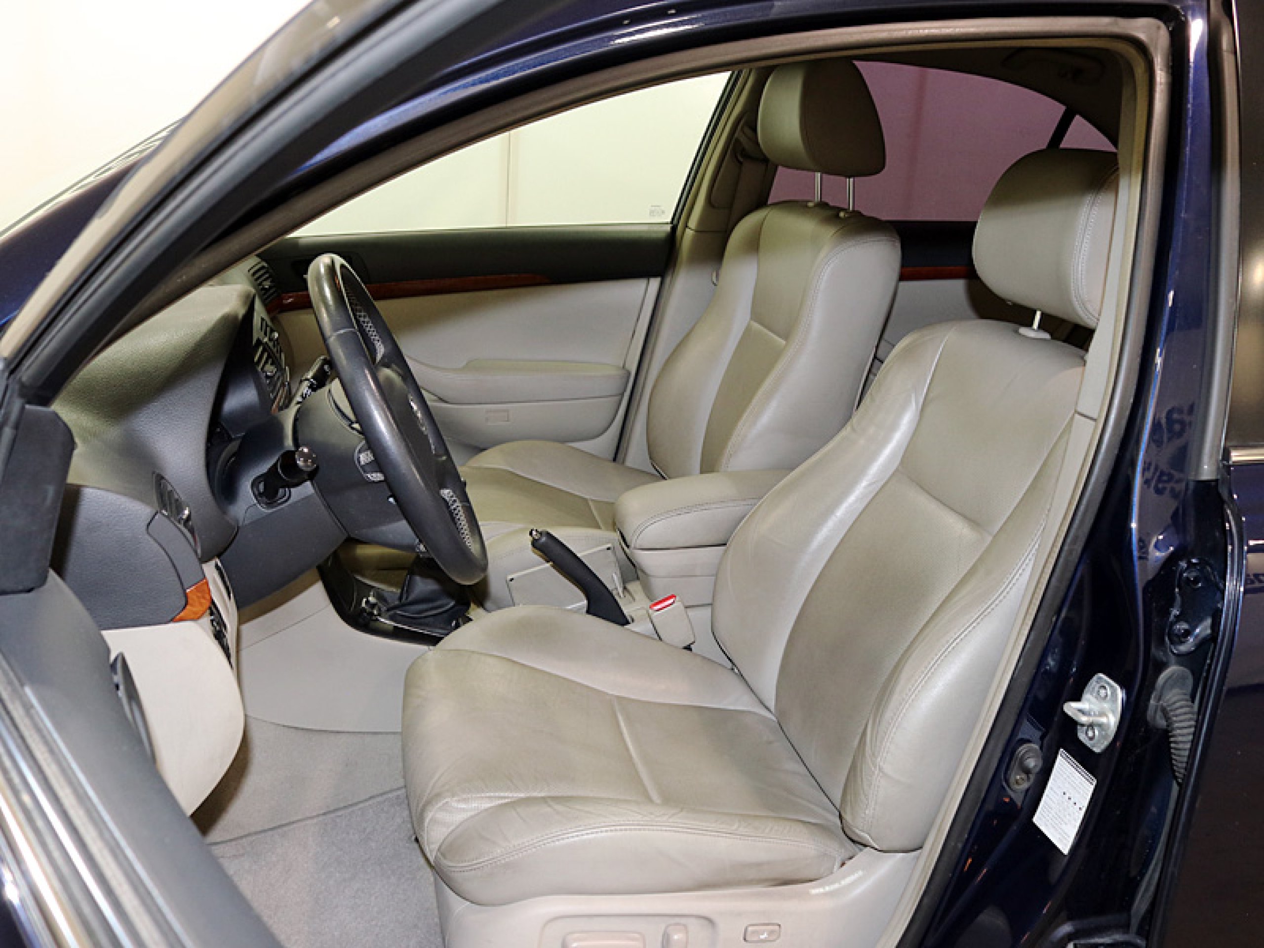 Foto Toyota Avensis 12