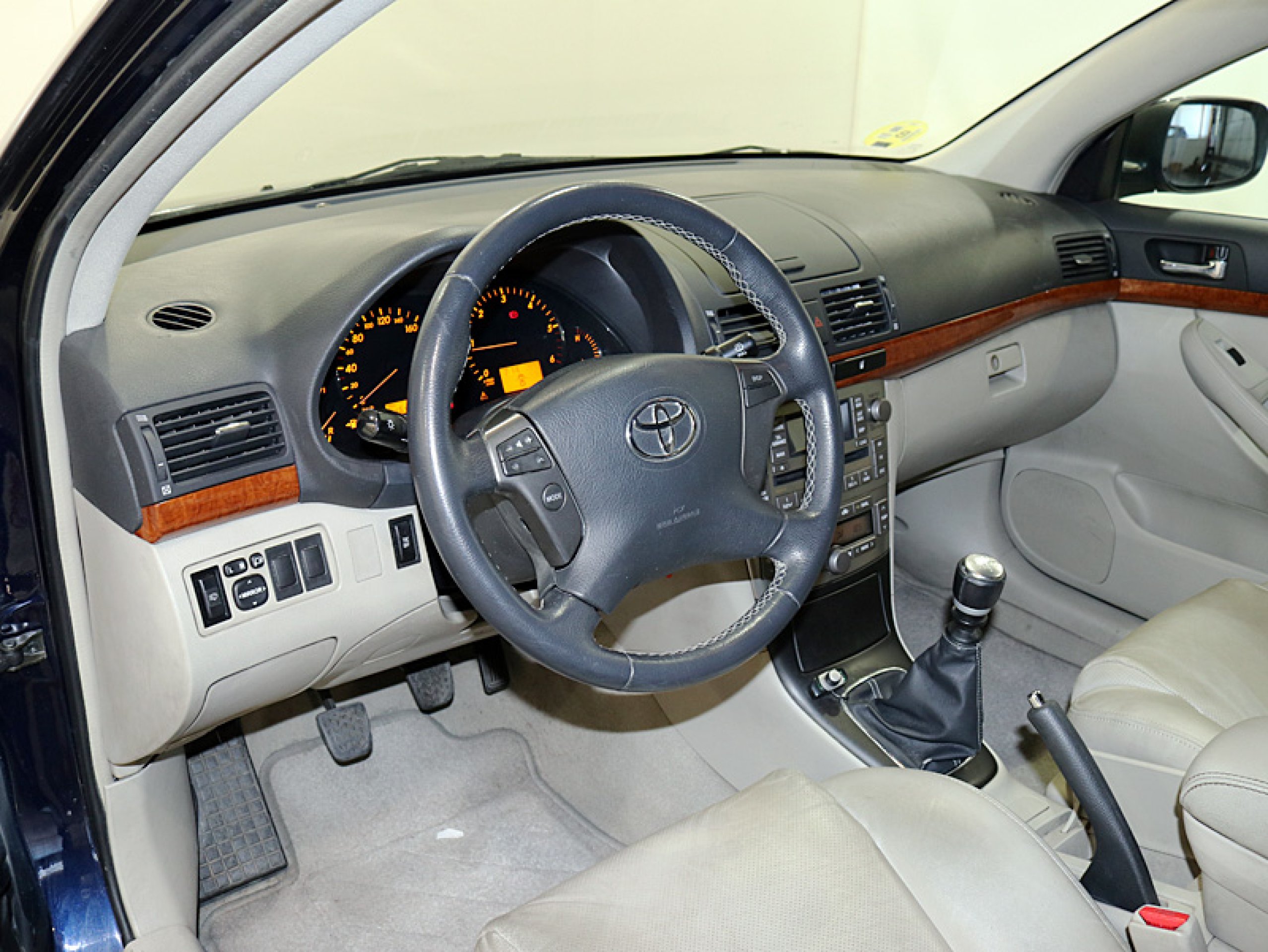 Foto Toyota Avensis 15