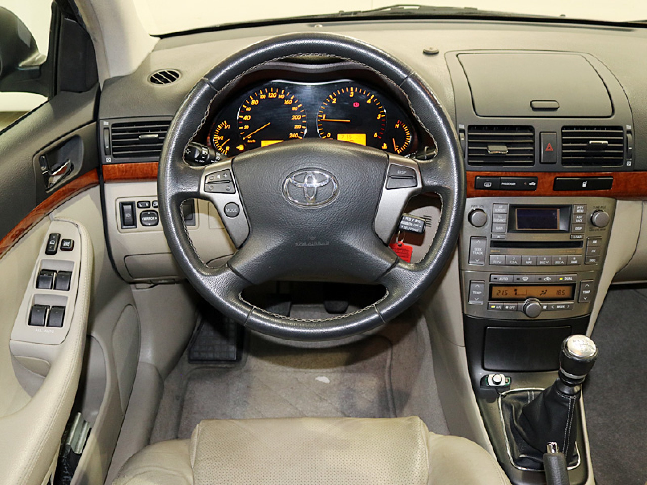 Foto Toyota Avensis 17