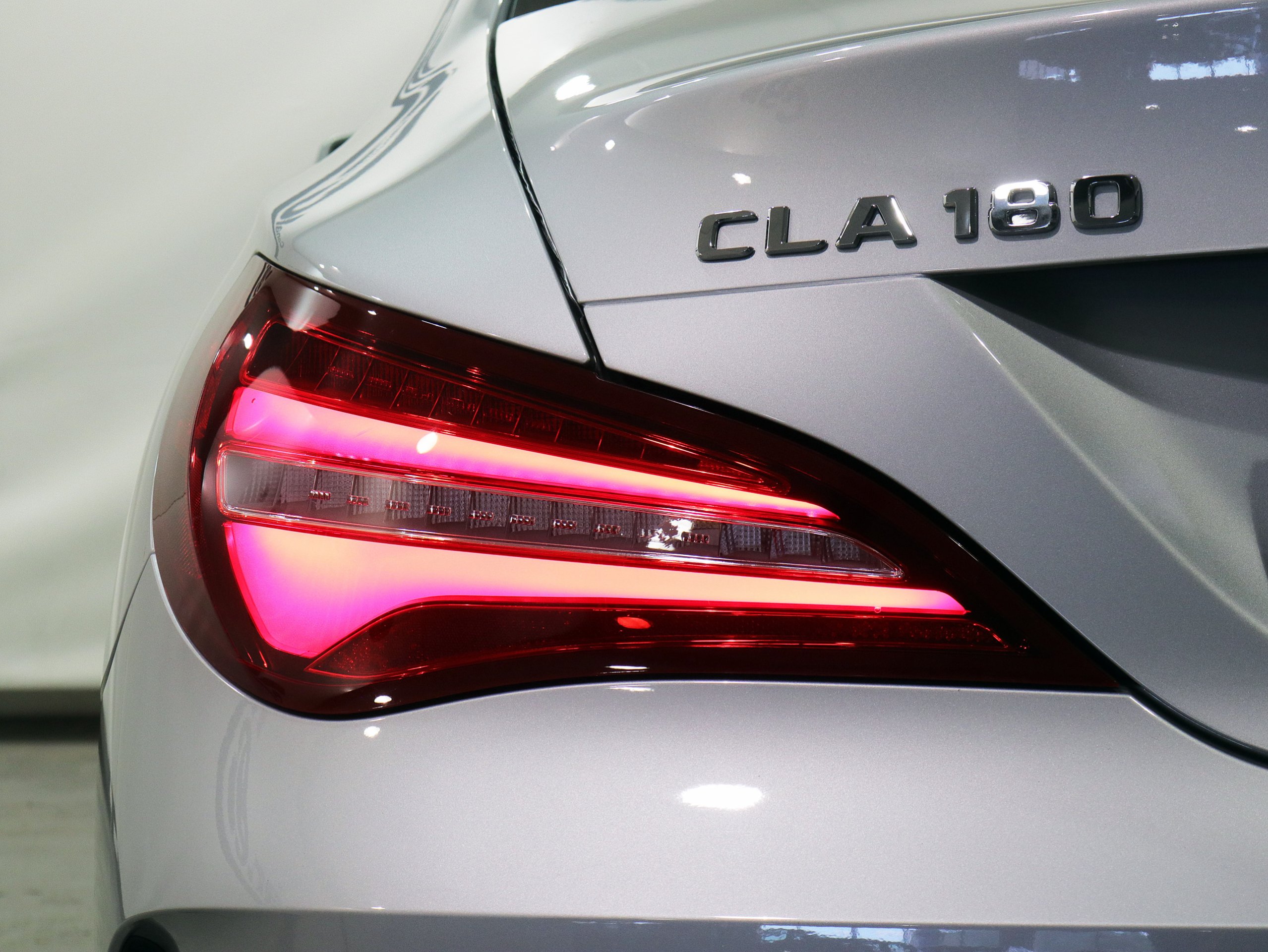 Foto Mercedes-Benz CLA 180 11