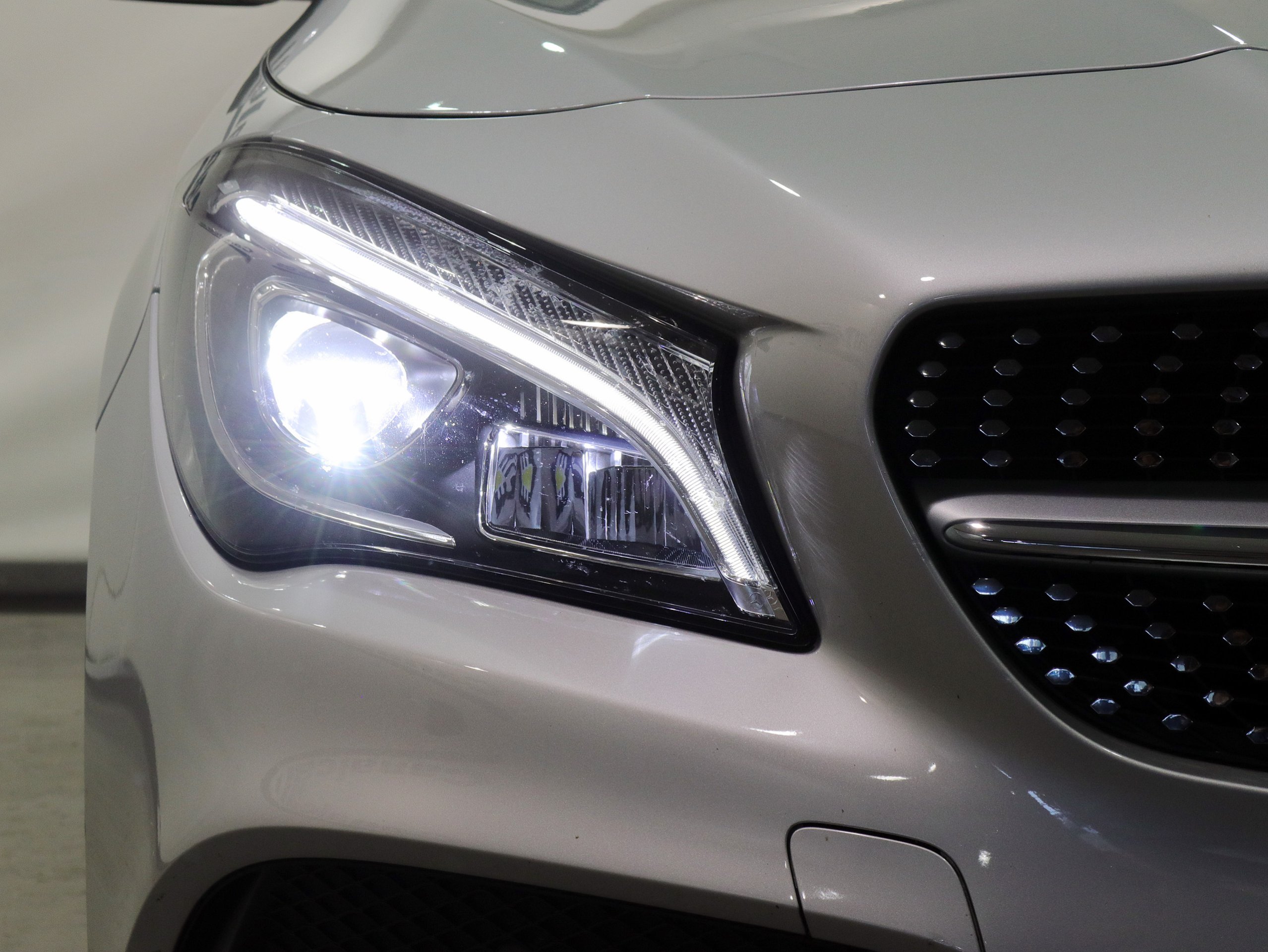 Foto Mercedes-Benz CLA 180 13