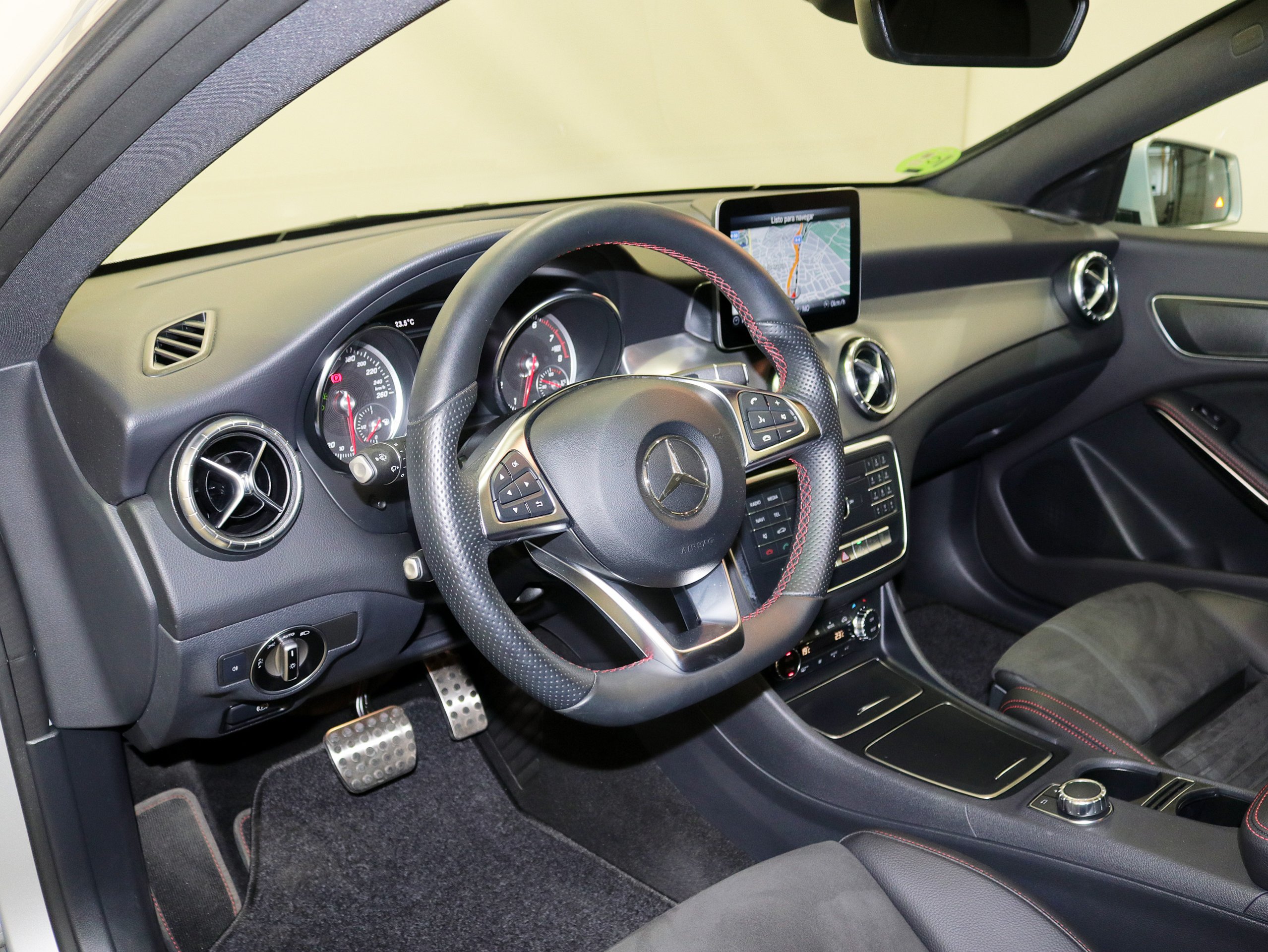 Foto Mercedes-Benz CLA 180 24