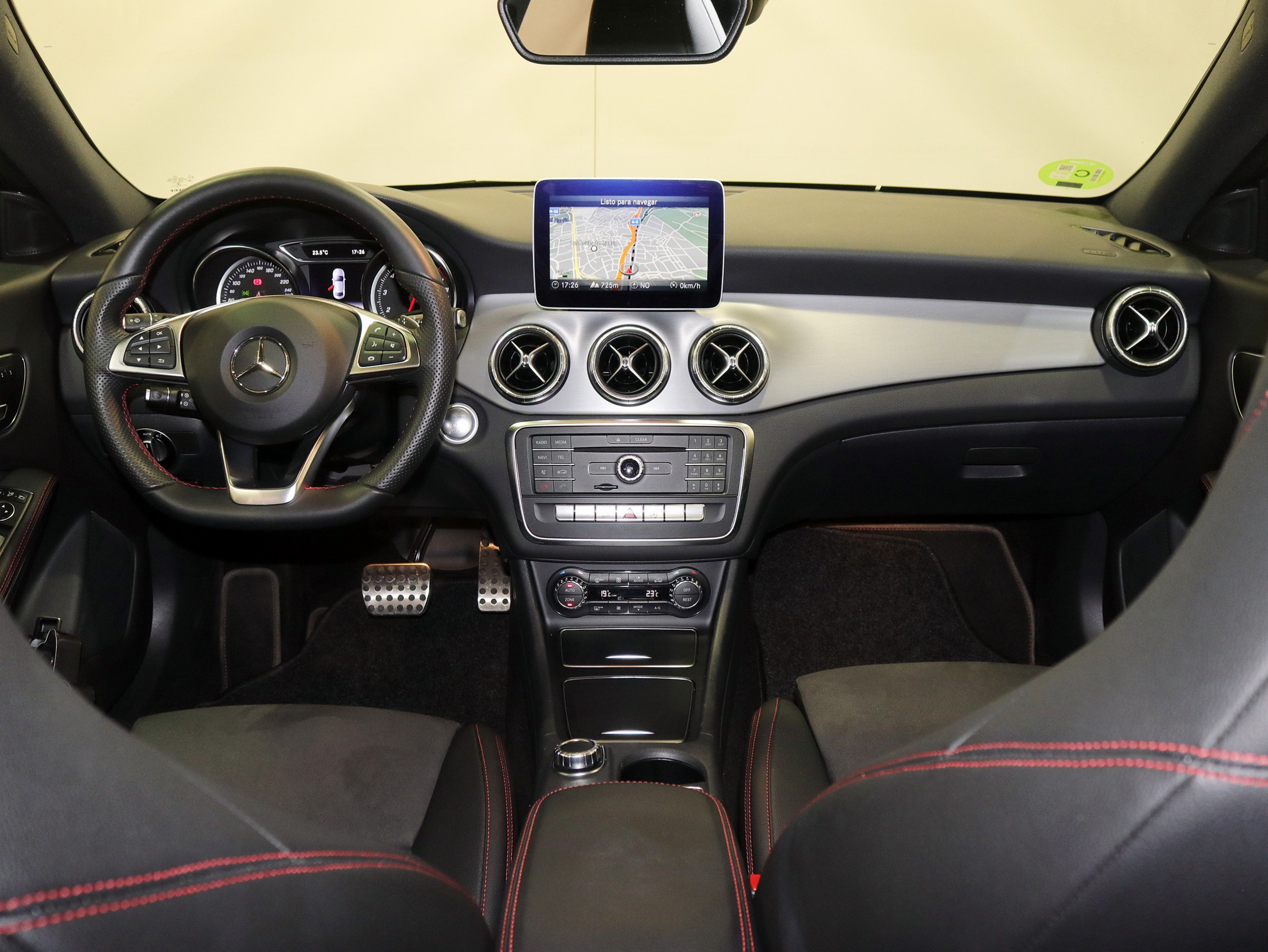 Foto Mercedes-Benz CLA 180 25