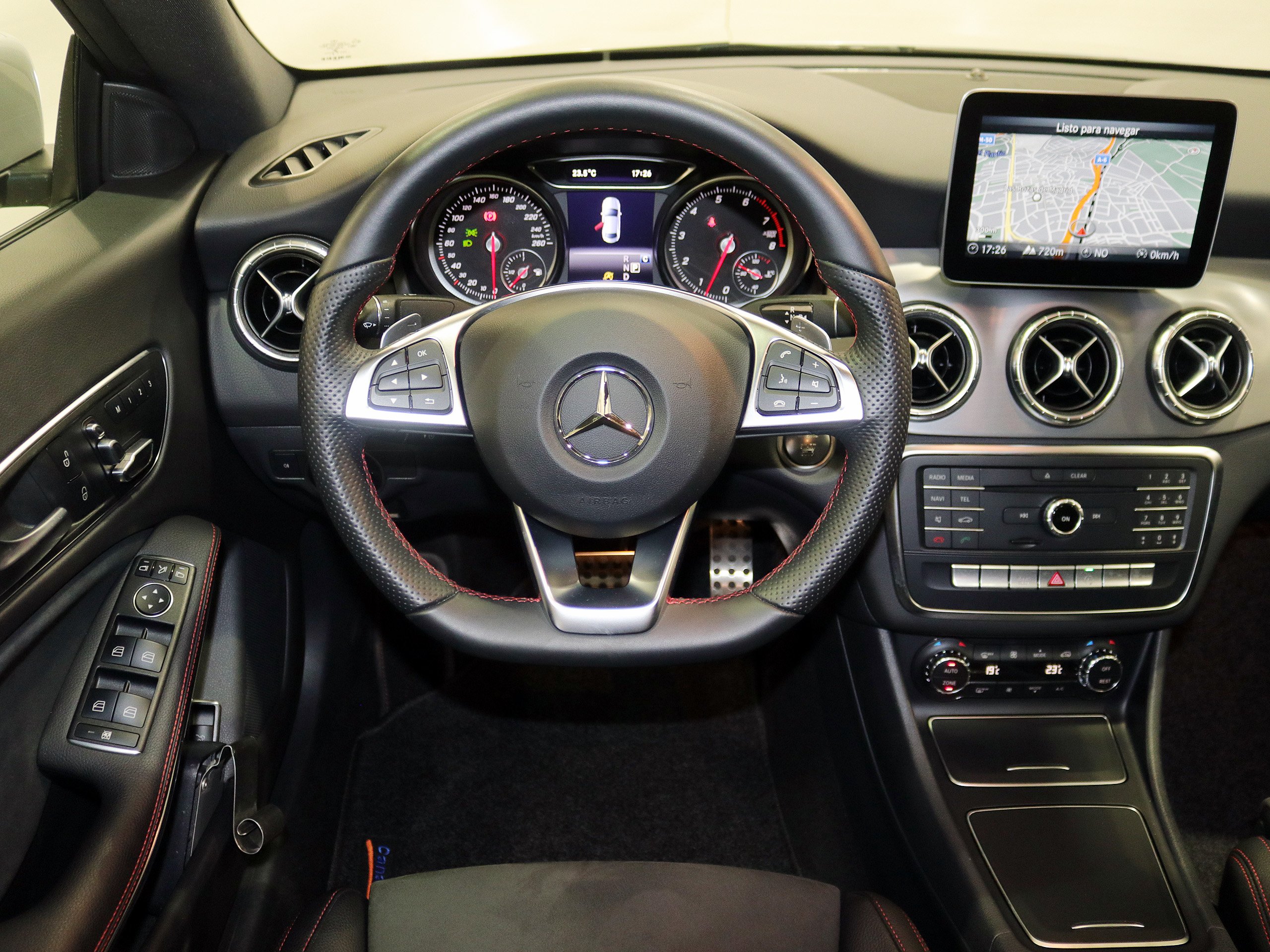Foto Mercedes-Benz CLA 180 26