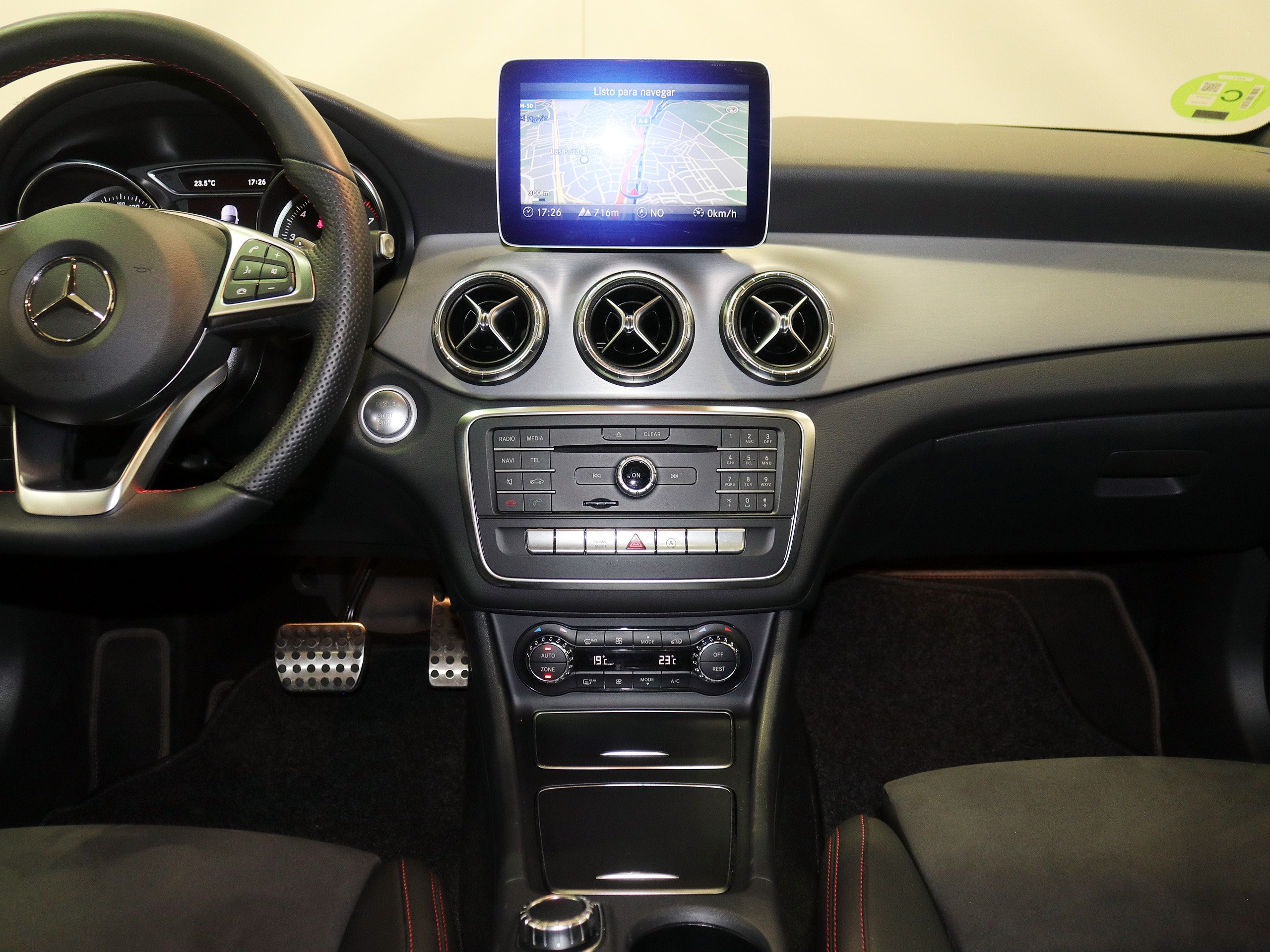Foto Mercedes-Benz CLA 180 27