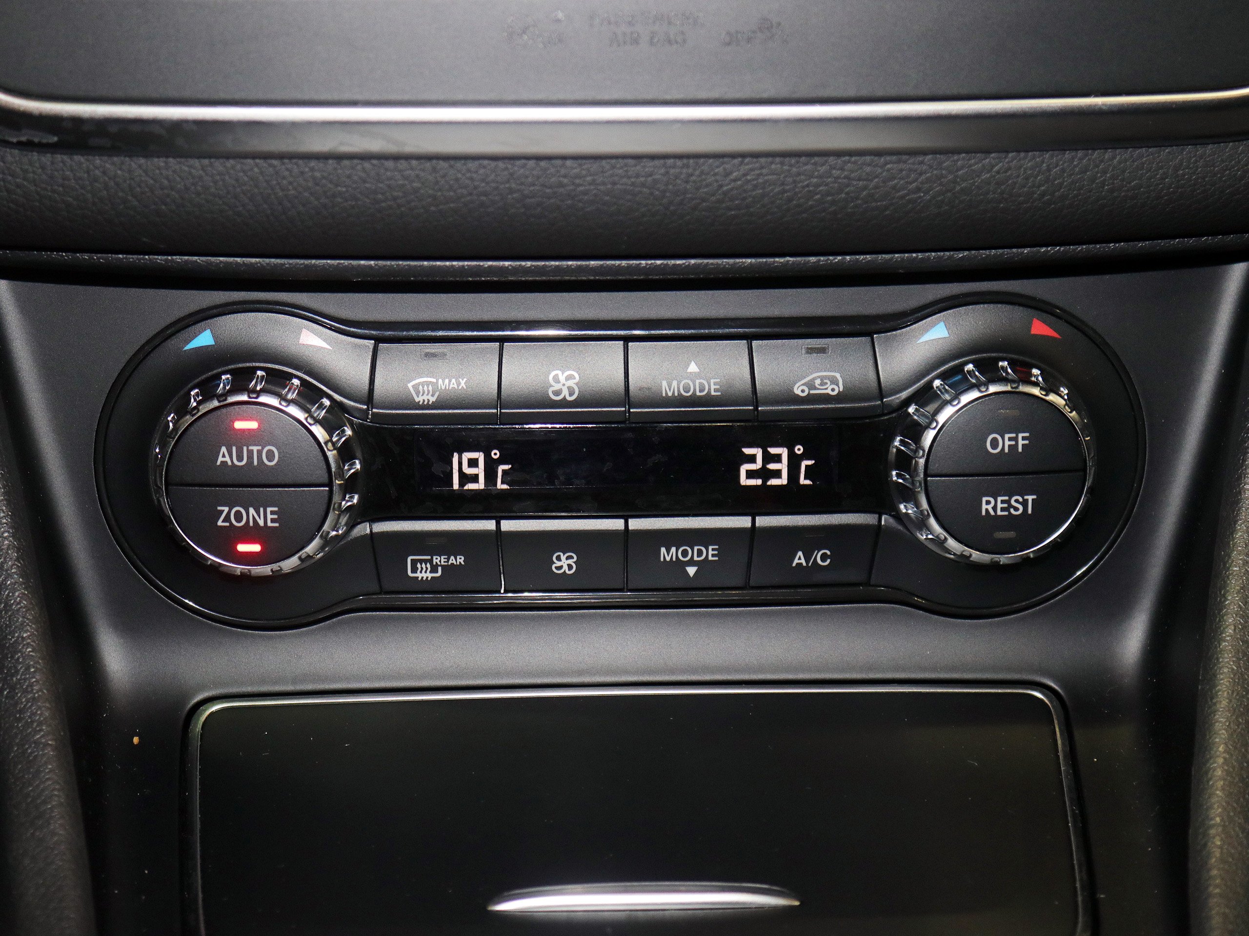 Foto Mercedes-Benz CLA 180 30