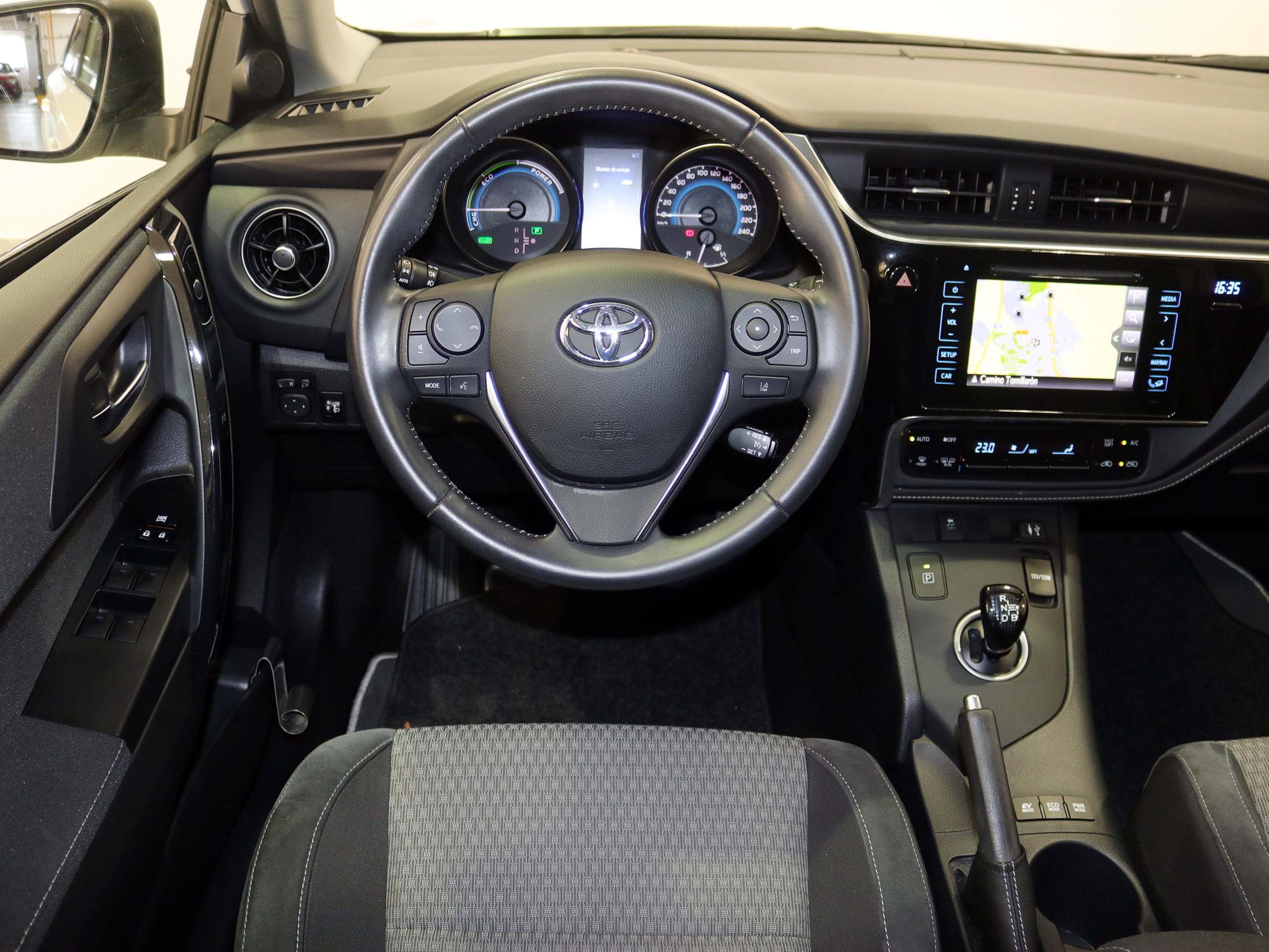 Foto Toyota Auris 26