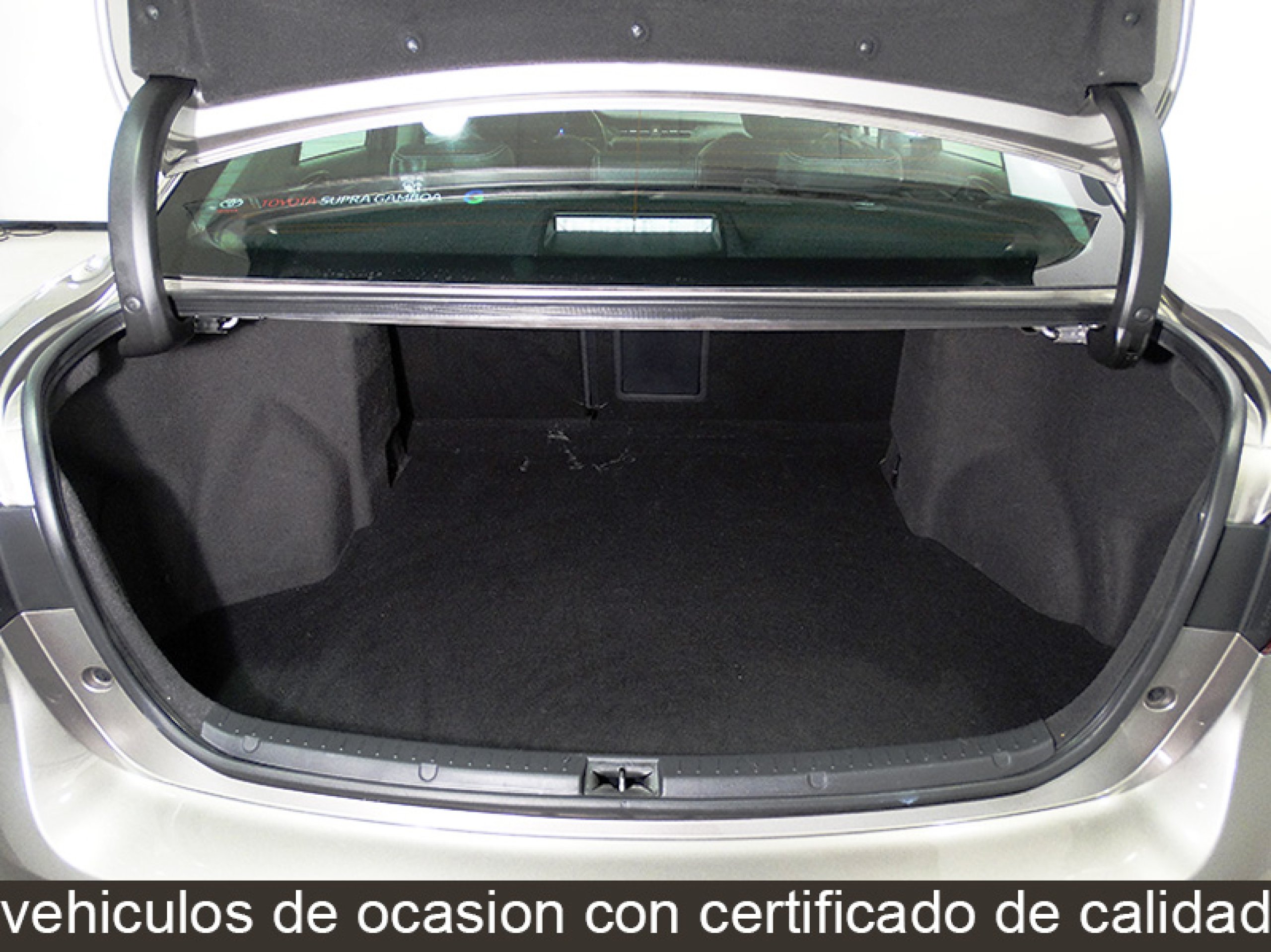 Foto Toyota Avensis 16