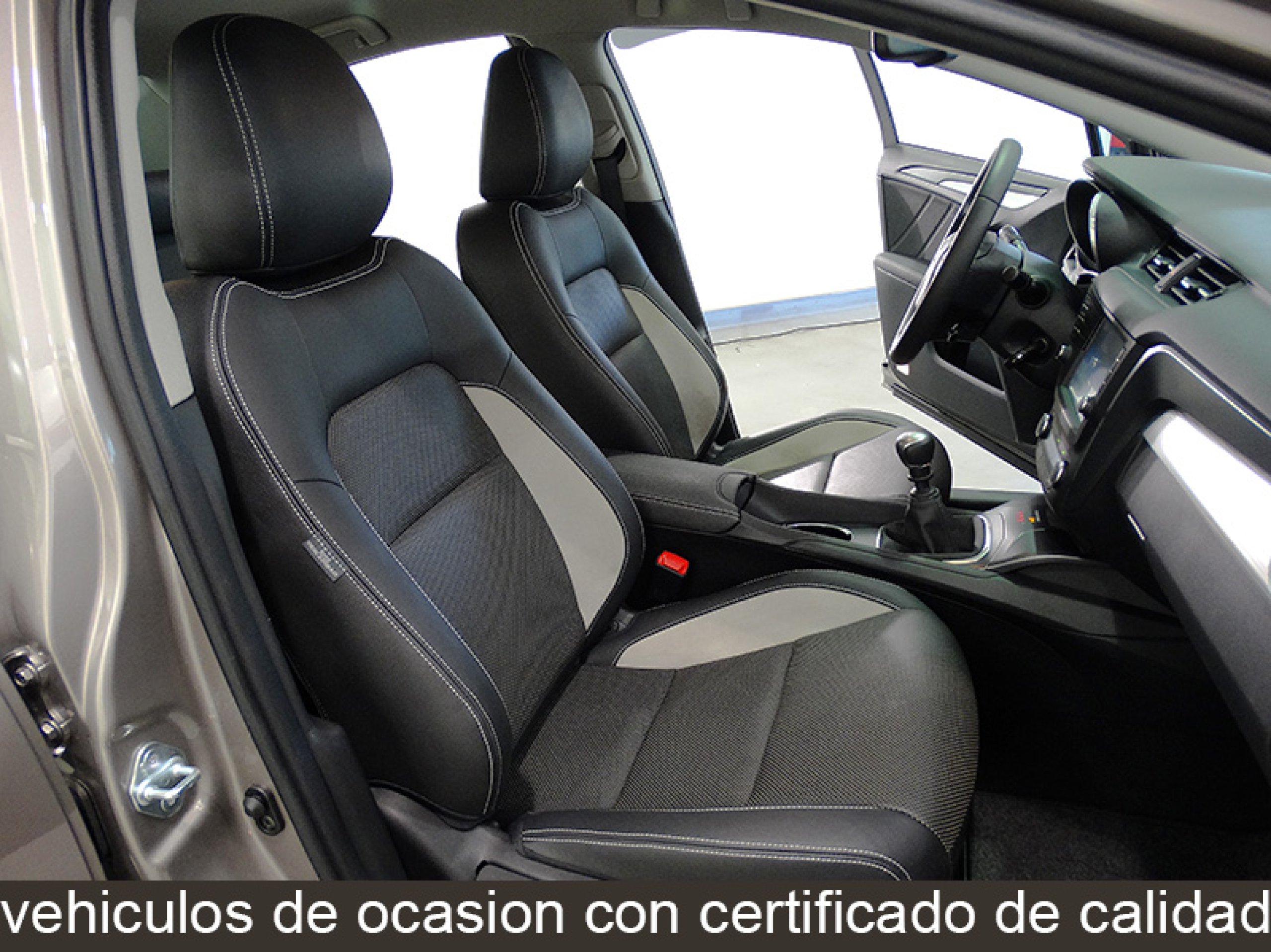 Foto Toyota Avensis 19