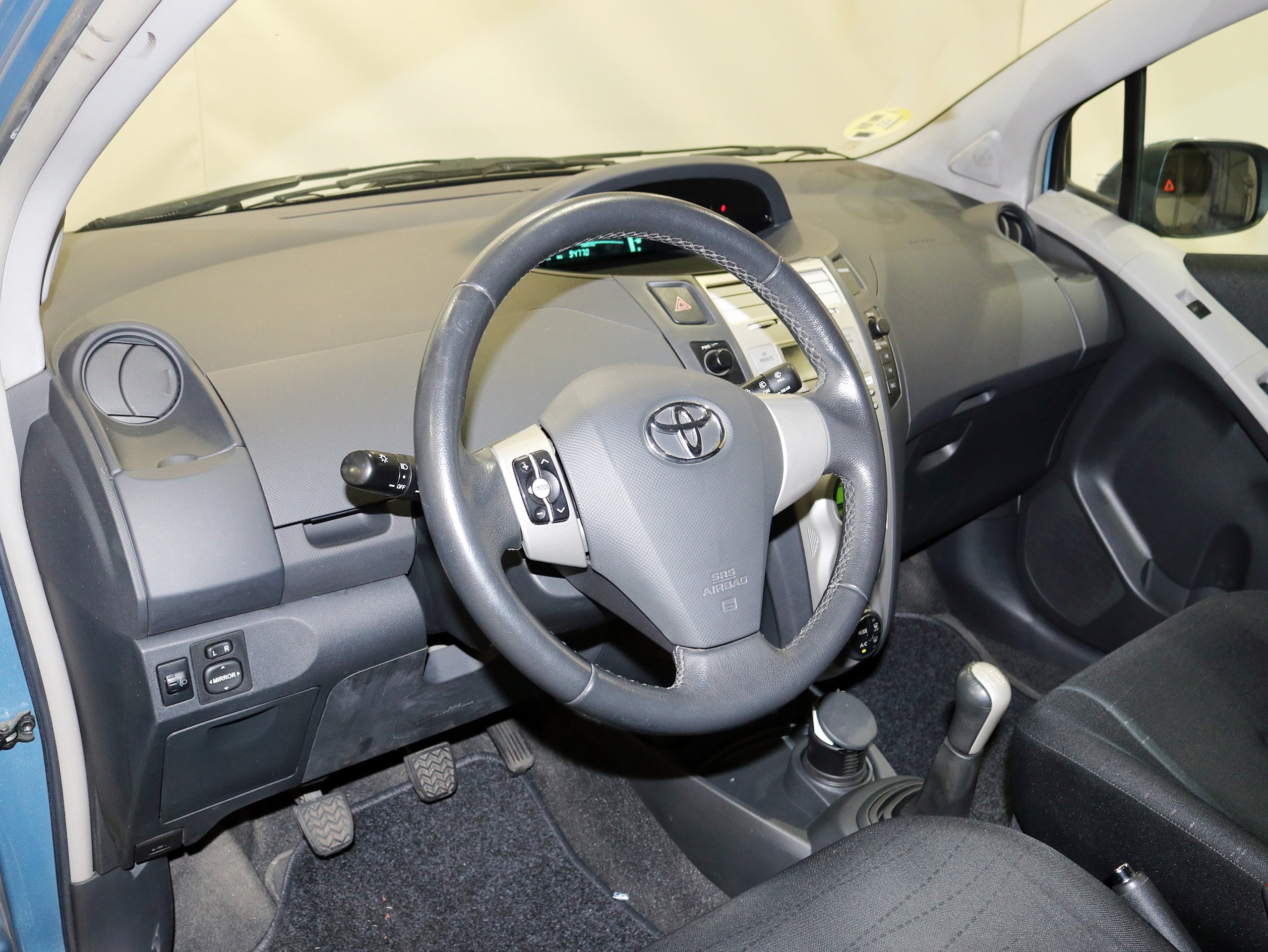 Foto Toyota Yaris 16